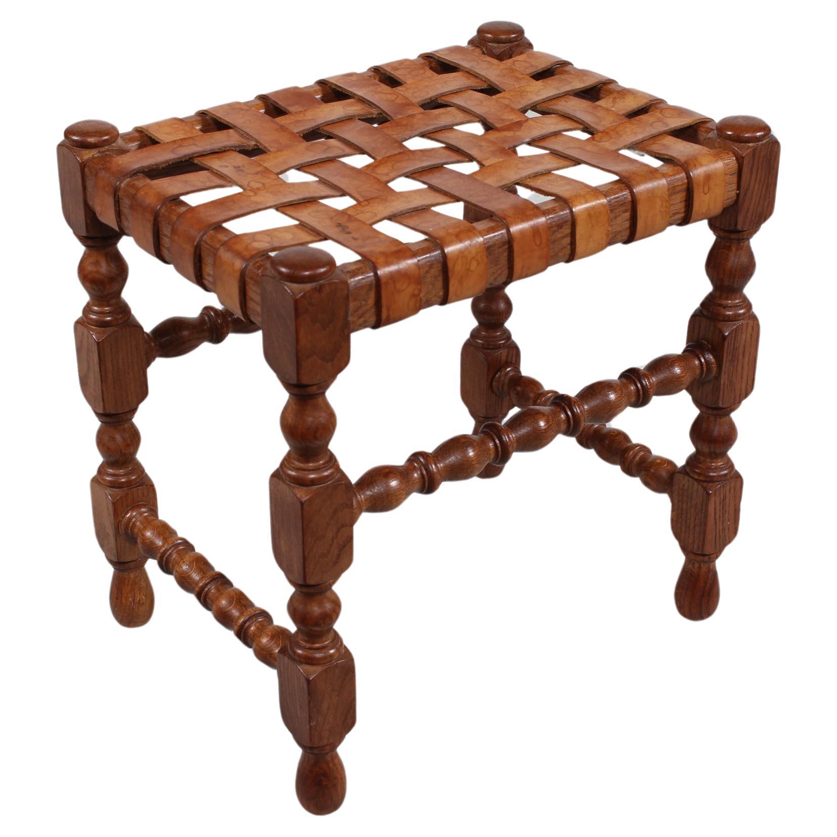 Sgabello in stile Axel Einar Hjorth in quercia con strisce di pelle color cognac 1930 in vendita