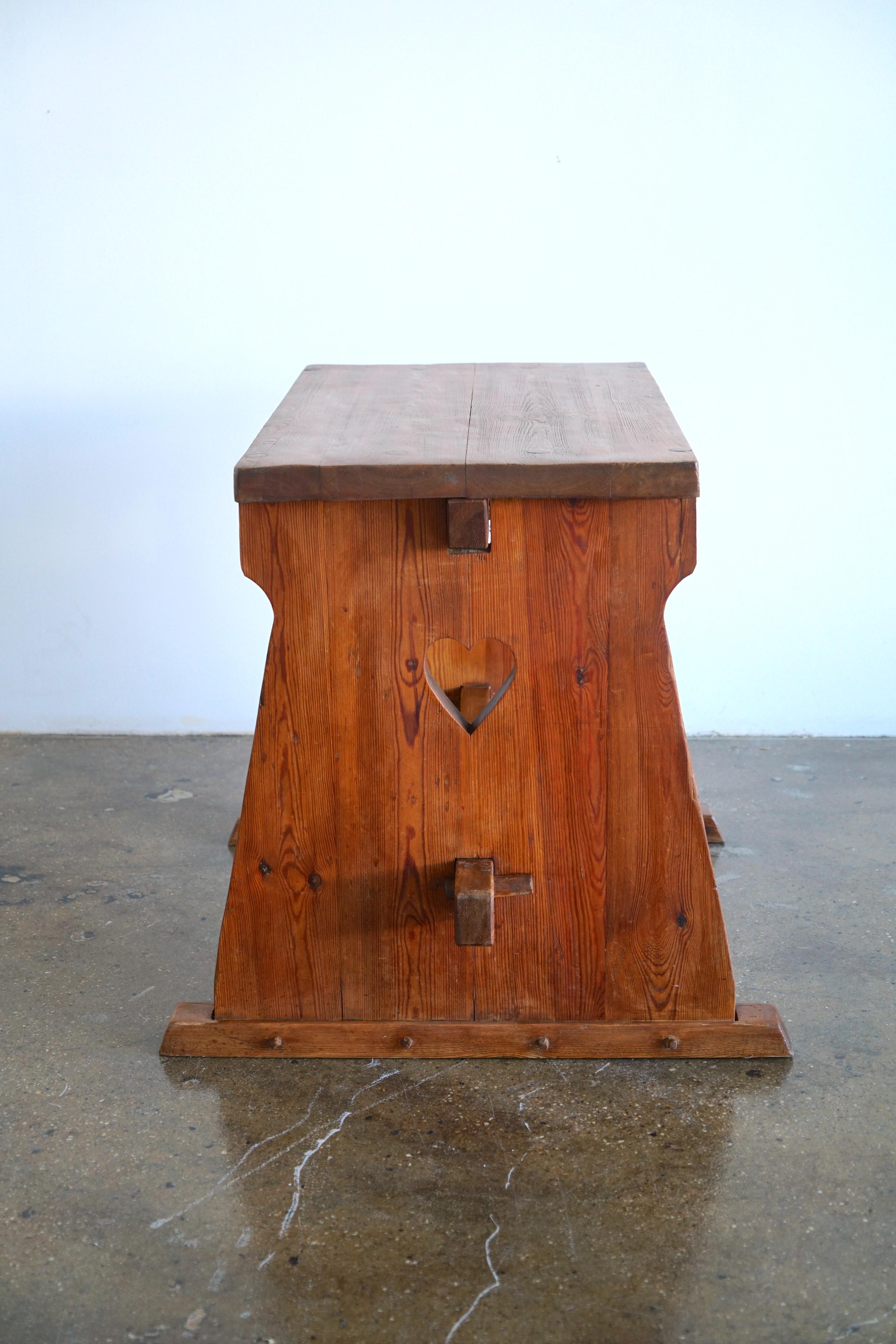Axel Einar Hjorth style Swedish pine table, Circa 1930th. In Good Condition For Sale In Long Island City, NY