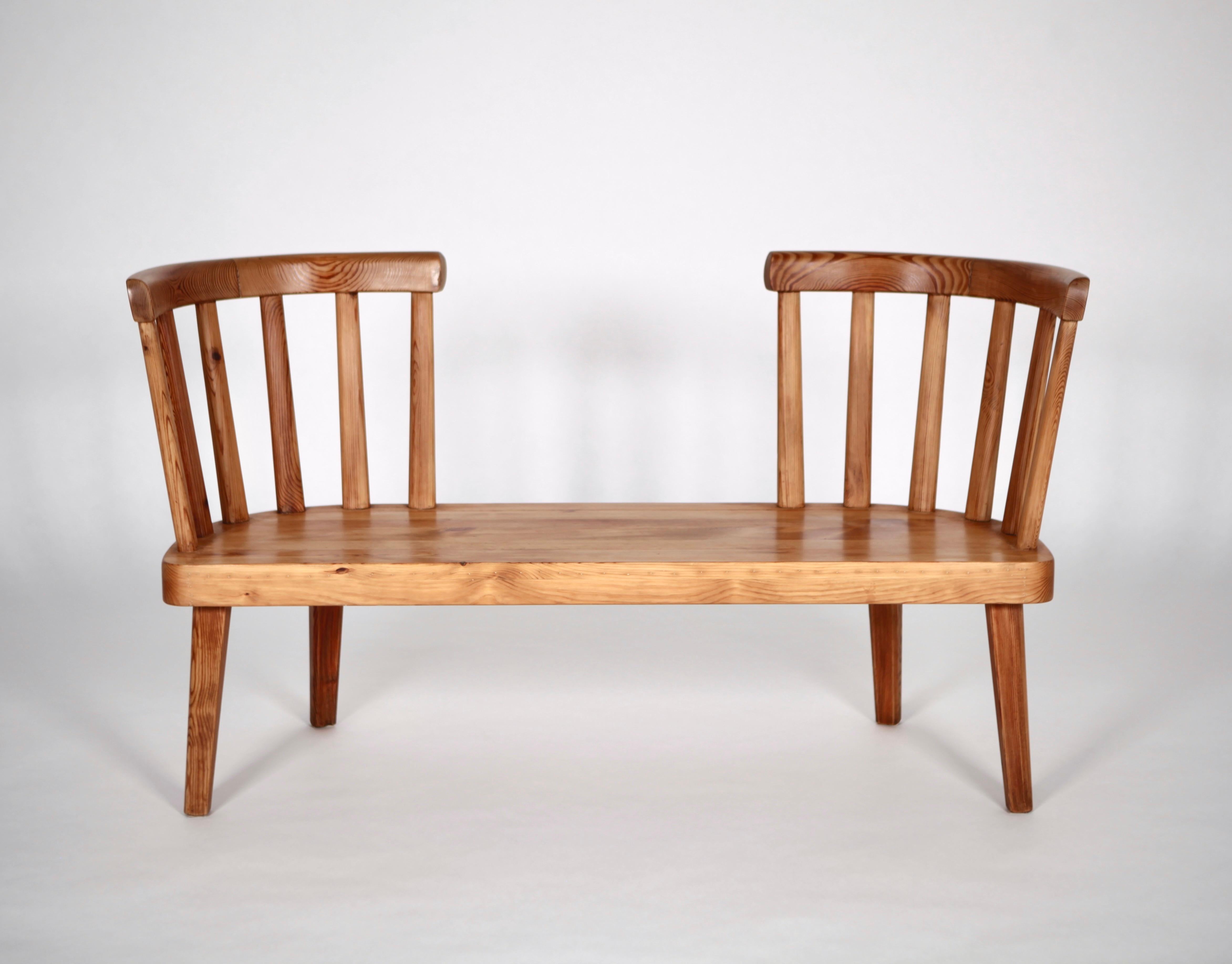 Axel Einar Hjorth, bench or sofa, model 'Utö'.
Executed in solid, acid stained pine by Nordiska Kompaniet in Sweden, 1932.
Excellent restored vintage condition.