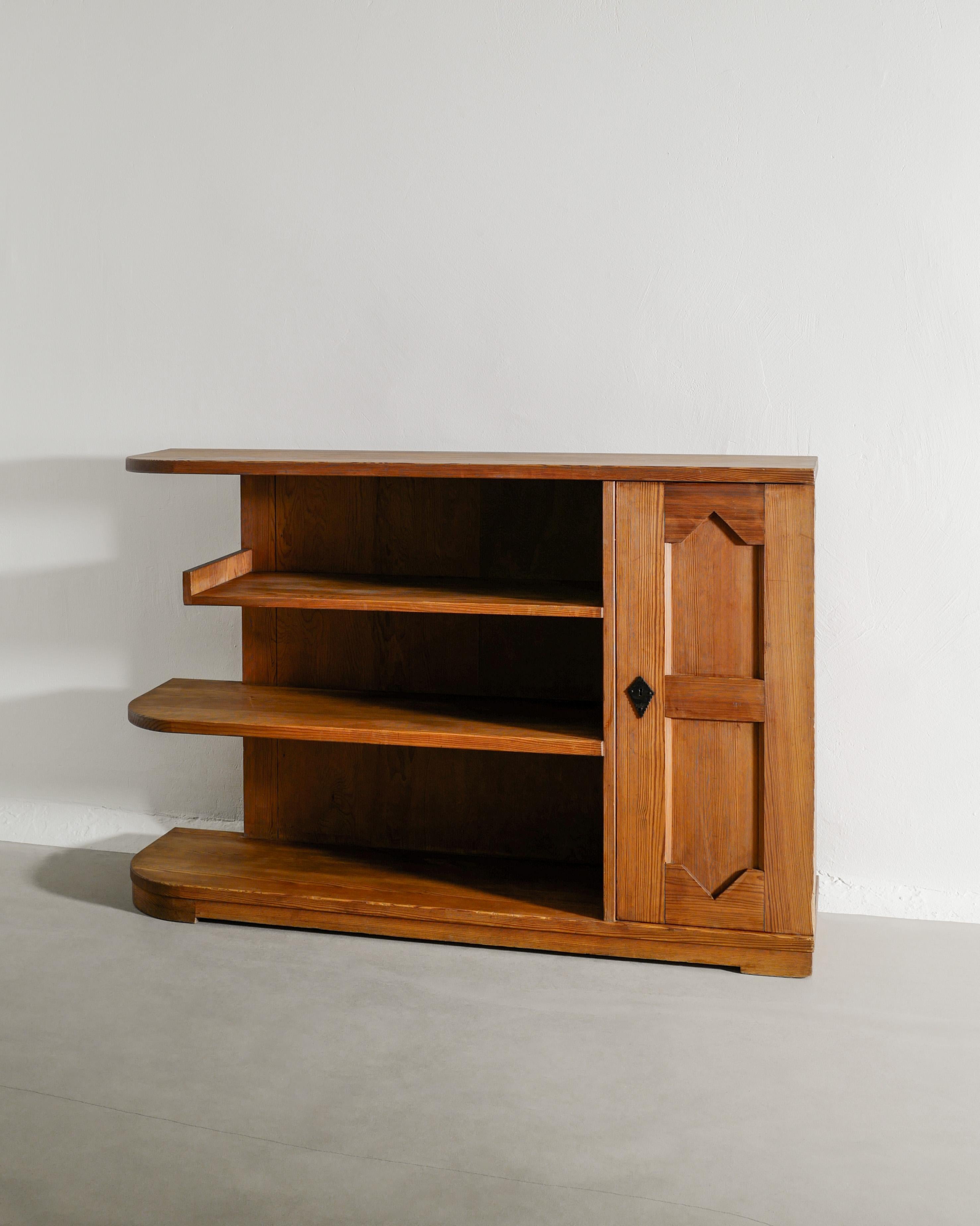 Scandinavo moderno Scaffale Lovö in legno di pino di Axel Einar Hjorth per Nordiska Kompaniet Svezia, anni '30 in vendita