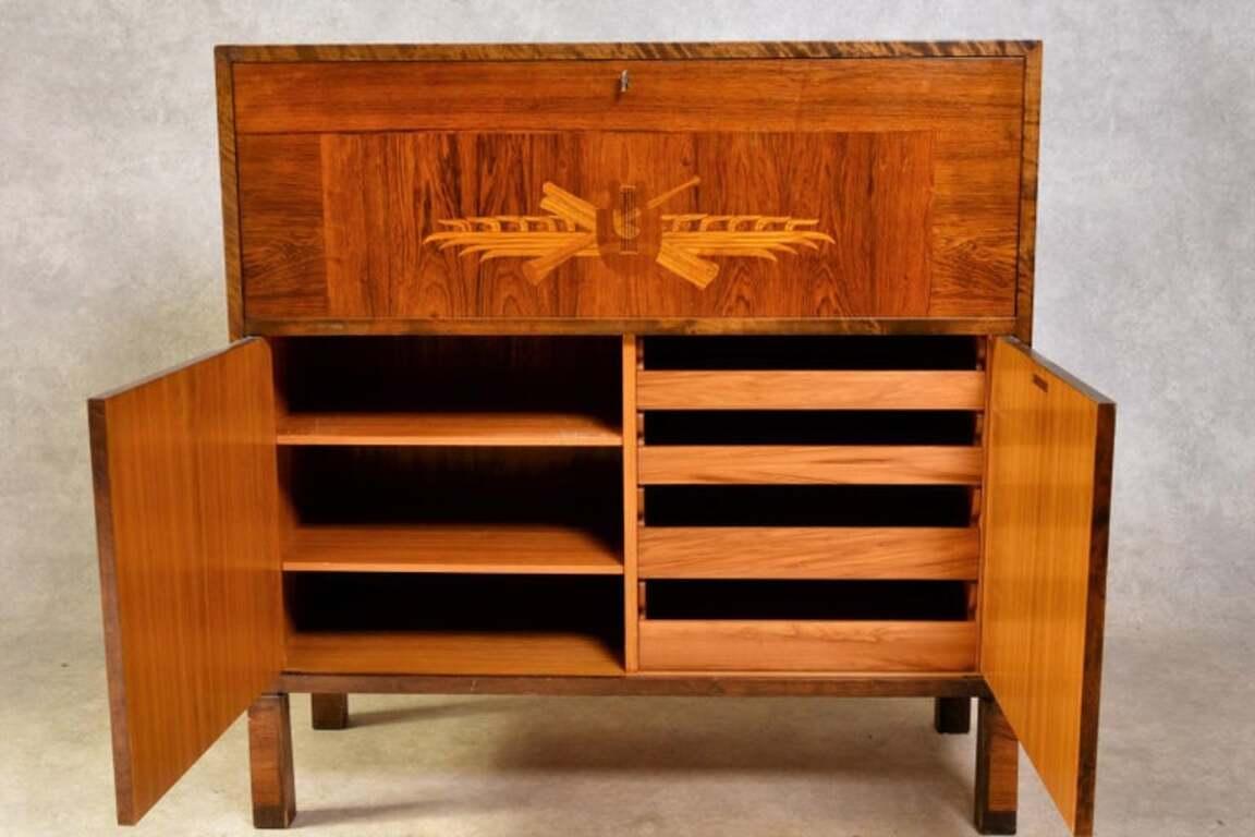 Axel Larsson entworfener Bodafors-Schreibtischschrank, atemberaubend (Moderne der Mitte des Jahrhunderts) im Angebot