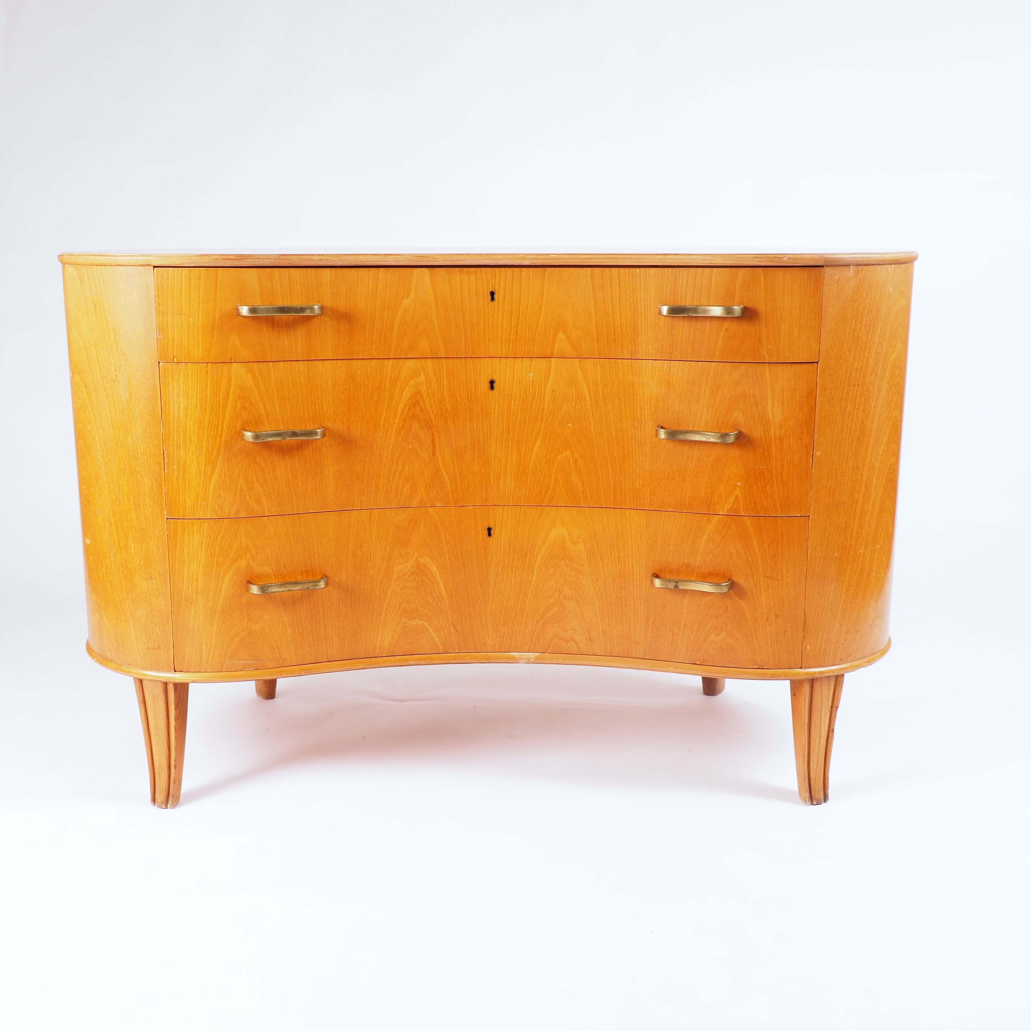Rare kidney shaped chest of drawers in Elm by the Swedish designer Axel Larsson for Svenska Möbelfabrikerna in Bodafors. Axel Larsson designed the furniture for a number of public interiors, for example the Concert Hall of Gothenburg. The shape make