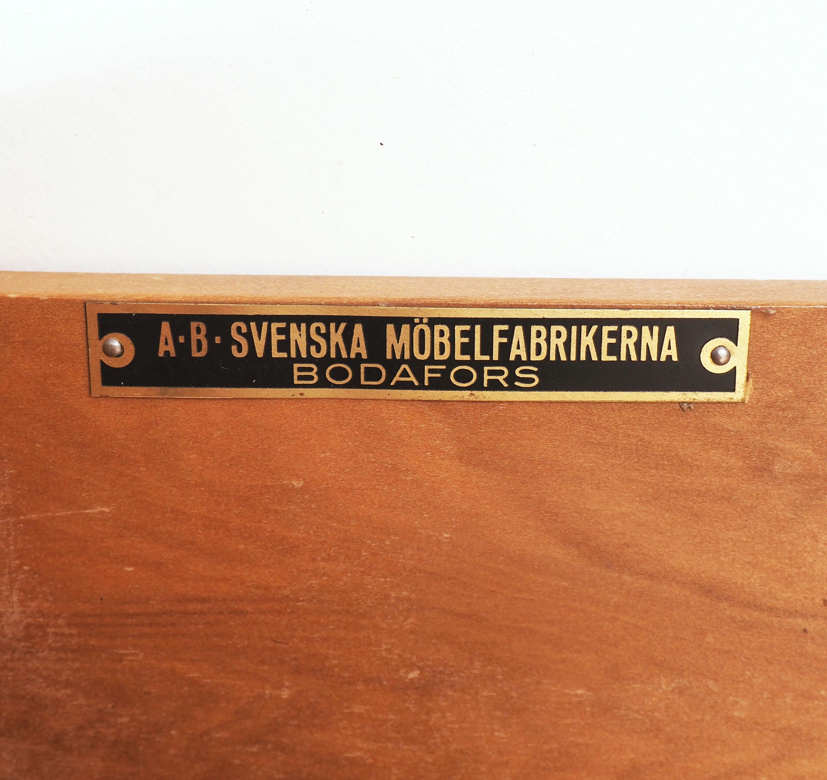Axel Larsson Knöchelförmige Kommode, hergestellt von Bodafors, Schweden im Angebot 1