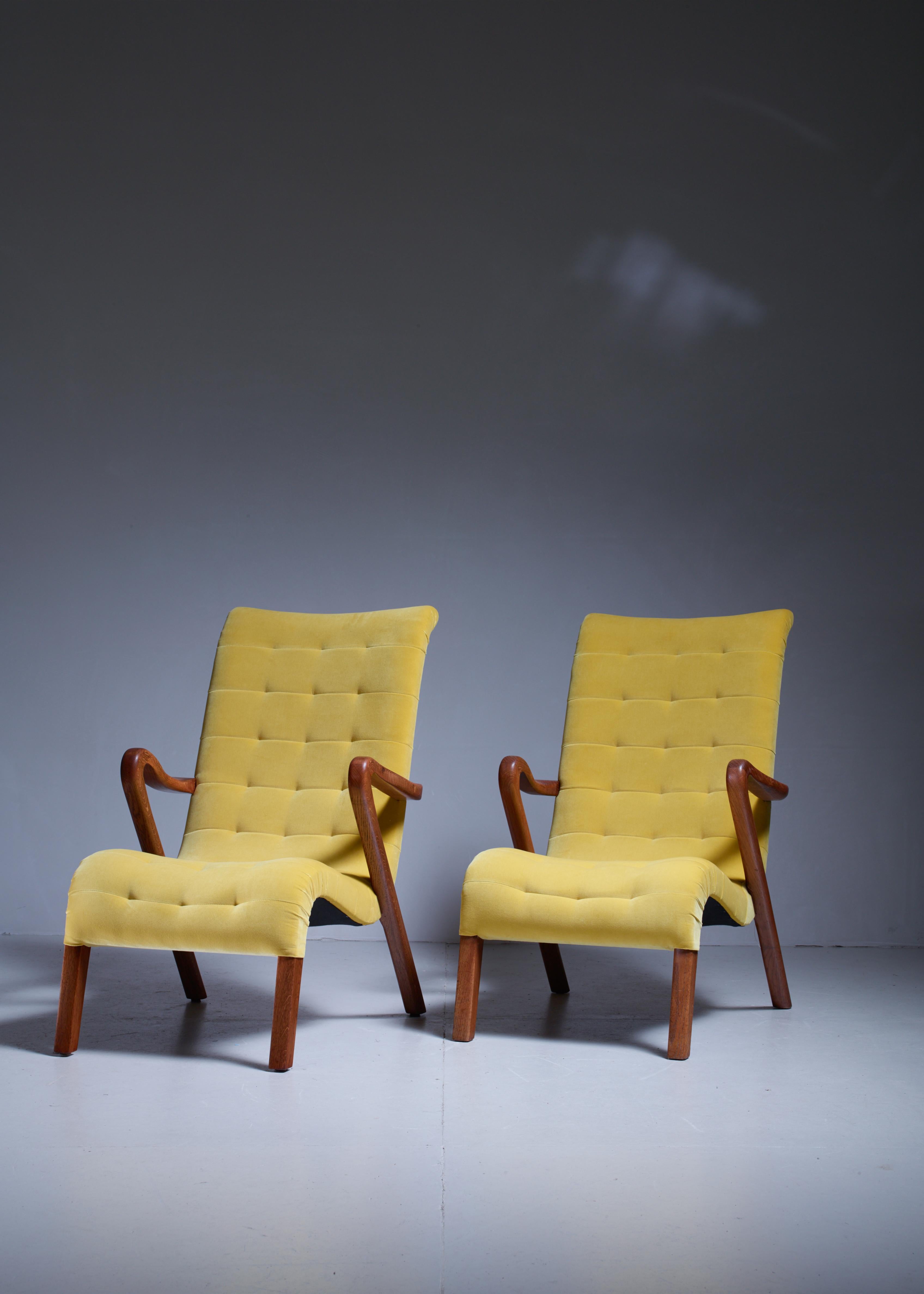 Axel Larsson Pair of Lounge Chairs, Sweden, 1940s In Good Condition For Sale In Maastricht, NL