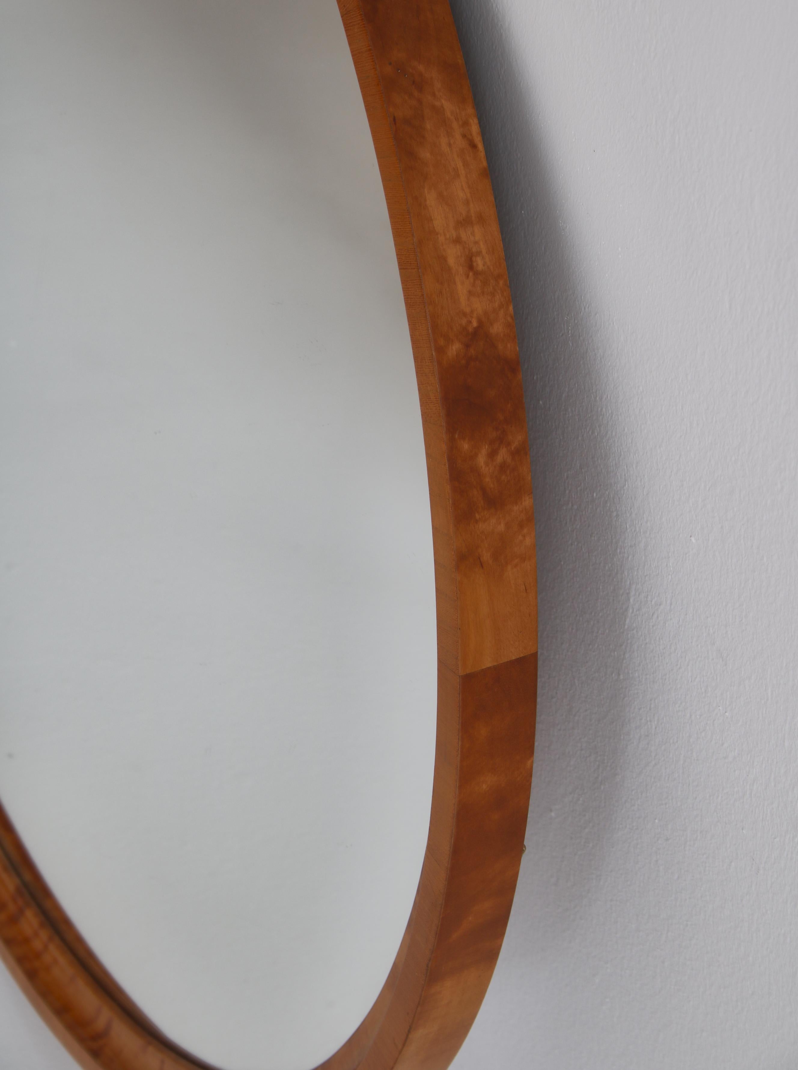 Axel Larsson Round Mirror in Flame Birch for Svenska Möbelfabriken, 1930s For Sale 3
