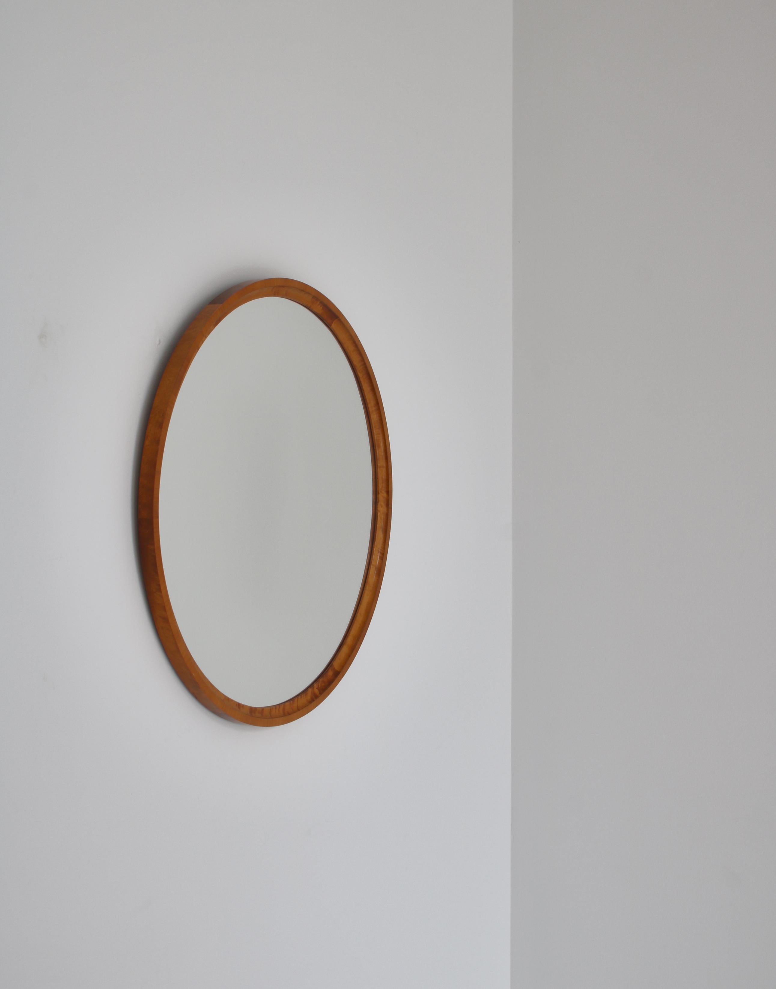 Scandinavian Modern Axel Larsson Round Mirror in Flame Birch for Svenska Möbelfabriken, 1930s For Sale