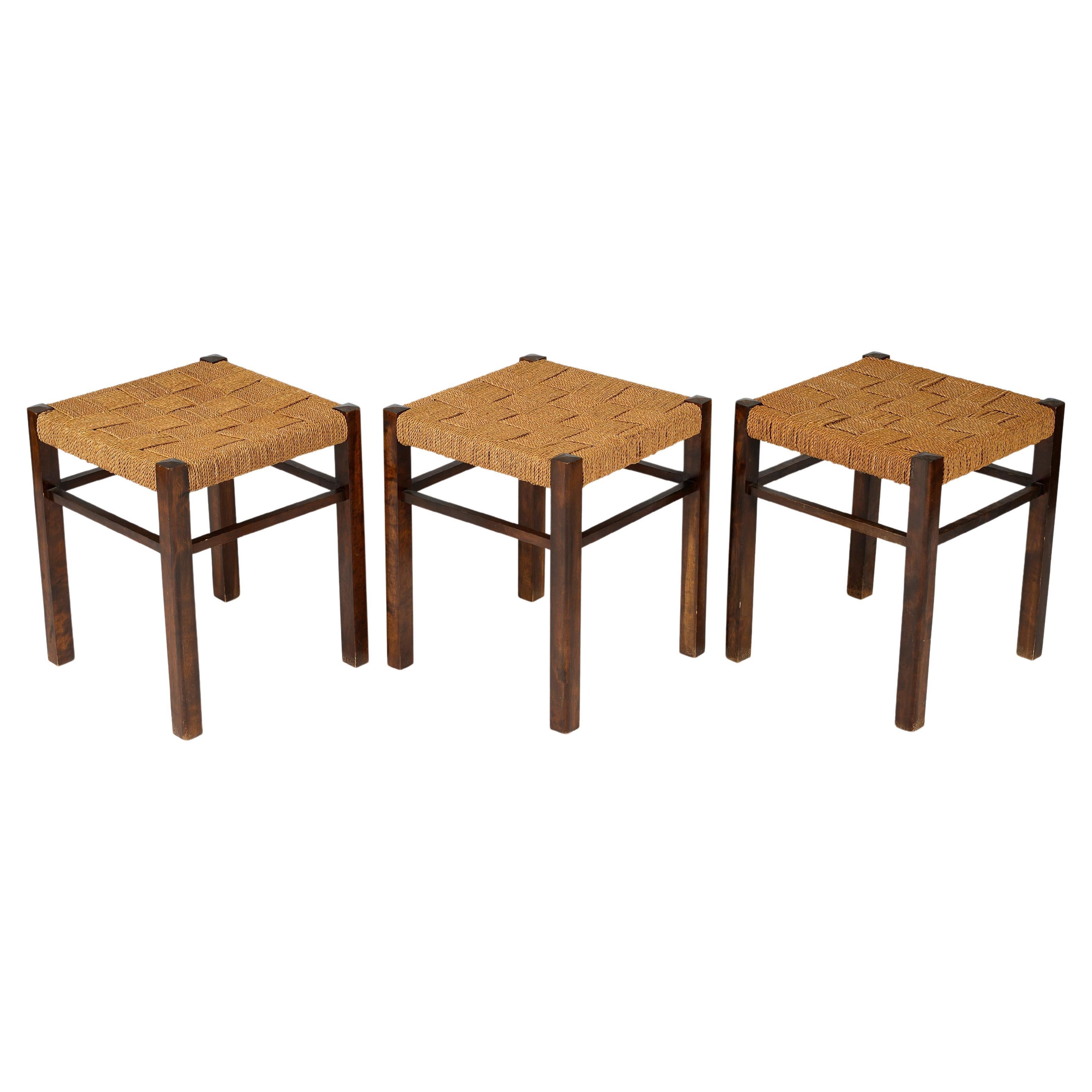 Axel Larsson, set di tre sgabelli in betulla macchiata e paglia intrecciata, anni '30