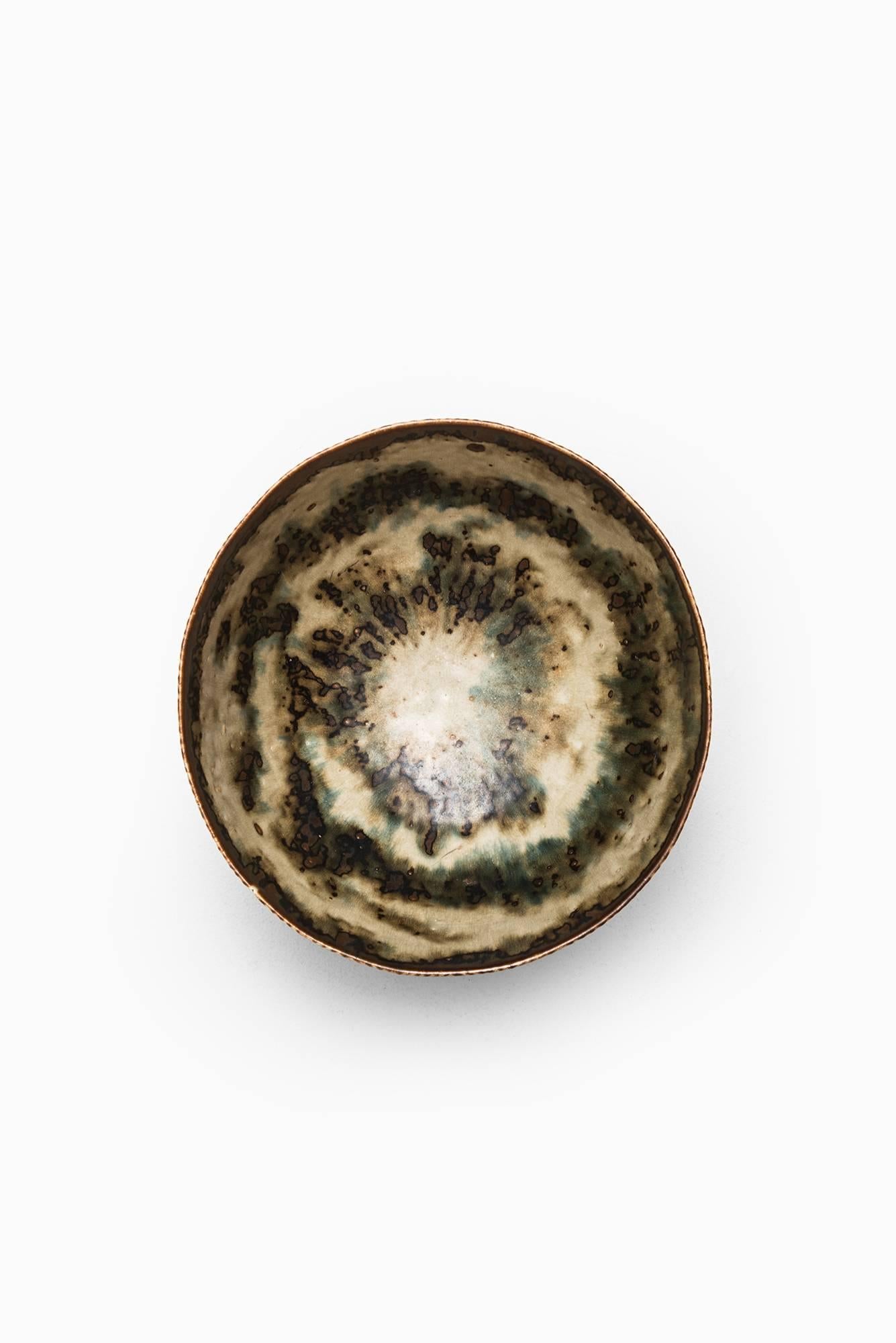 Rare ceramic bowl nr. 20716 designed by Axel Salto. Produced by Royal Copenhagen in Denmark.