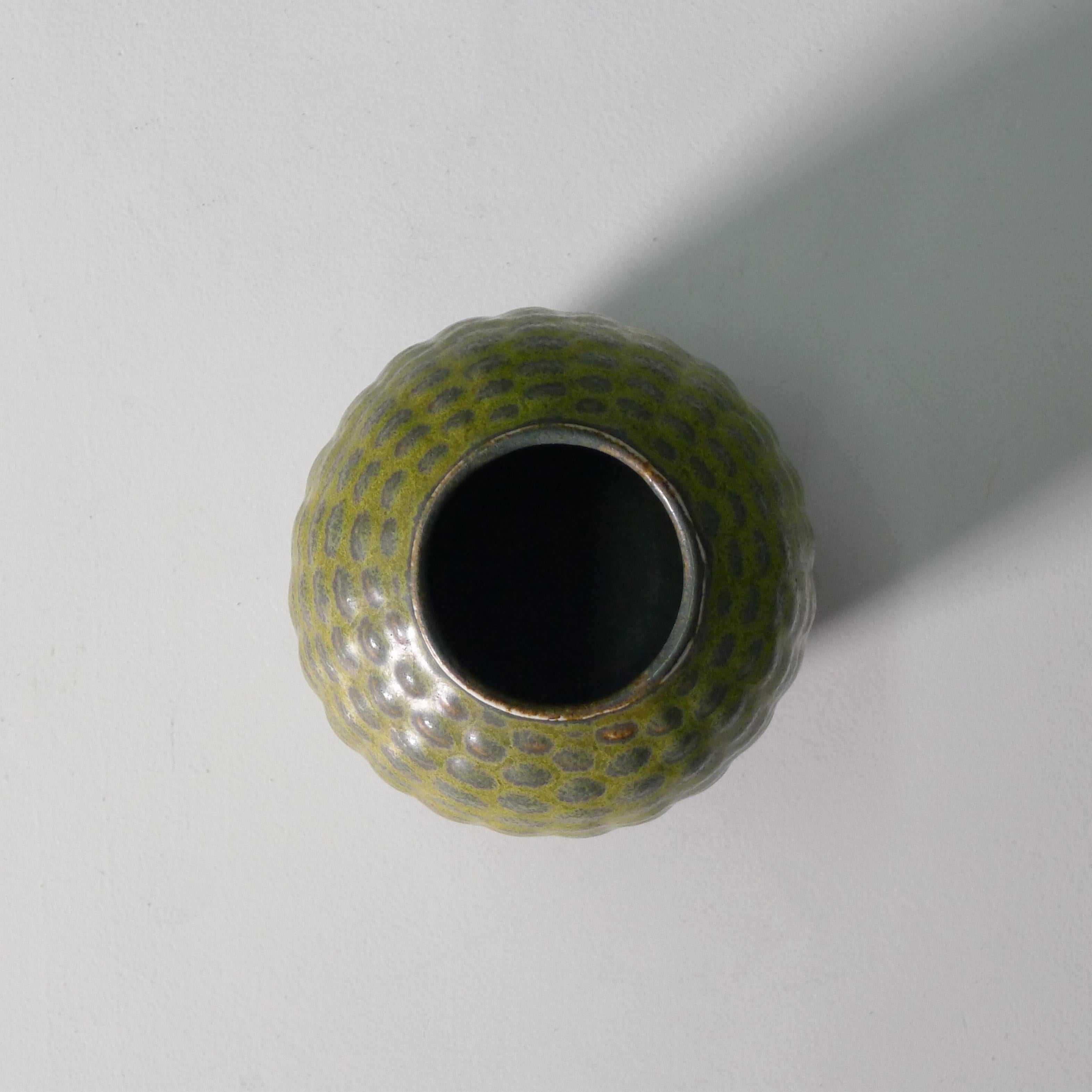 Axel Salto per Royal Copenhagen, Vaso di germogli, modello 20708, 1a qualità In condizioni buone in vendita a Wargrave, Berkshire