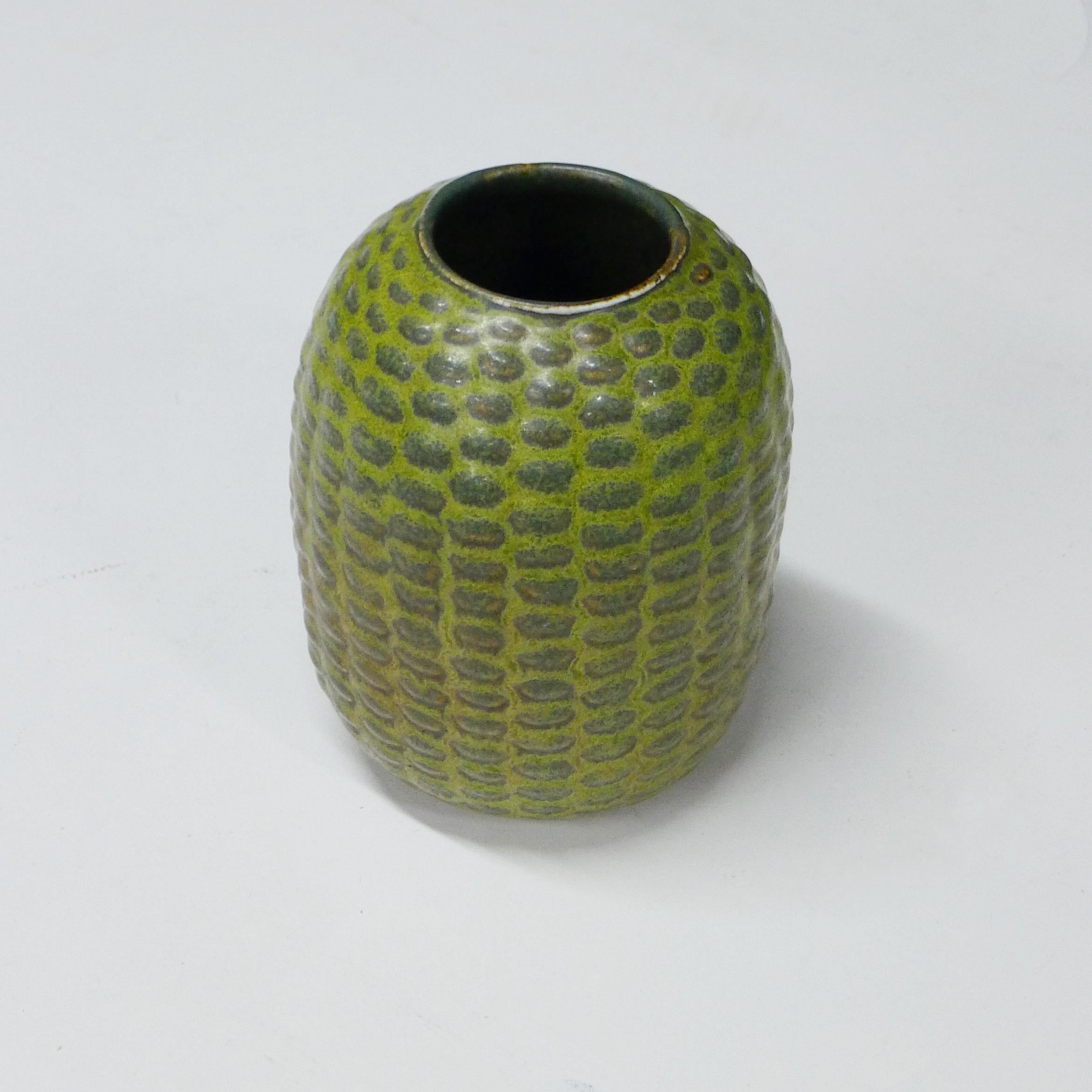 Metà XX secolo Axel Salto per Royal Copenhagen, Vaso di germogli, modello 20708, 1a qualità in vendita