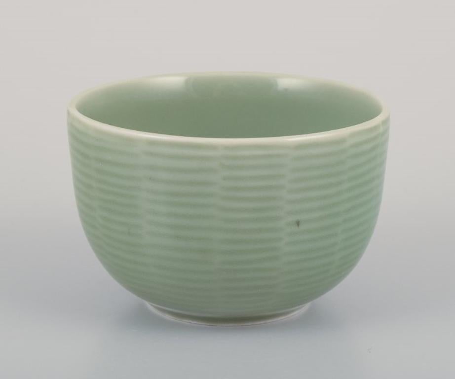 Scandinavo moderno Axel Salto per Royal Copenhagen. Ciotola in ceramica con decorazione a coste in vendita