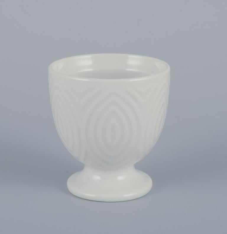 Axel Salto per Royal Copenhagen. Quattro portauovo in porcellana bianca.
Datazione: Circa anni '60.
Progettato da Axel Salto nel 1956.
In perfette condizioni.
Prima qualità di fabbrica.
Dimensioni: Altezza 5,5 cm x Diametro 5,0 cm.