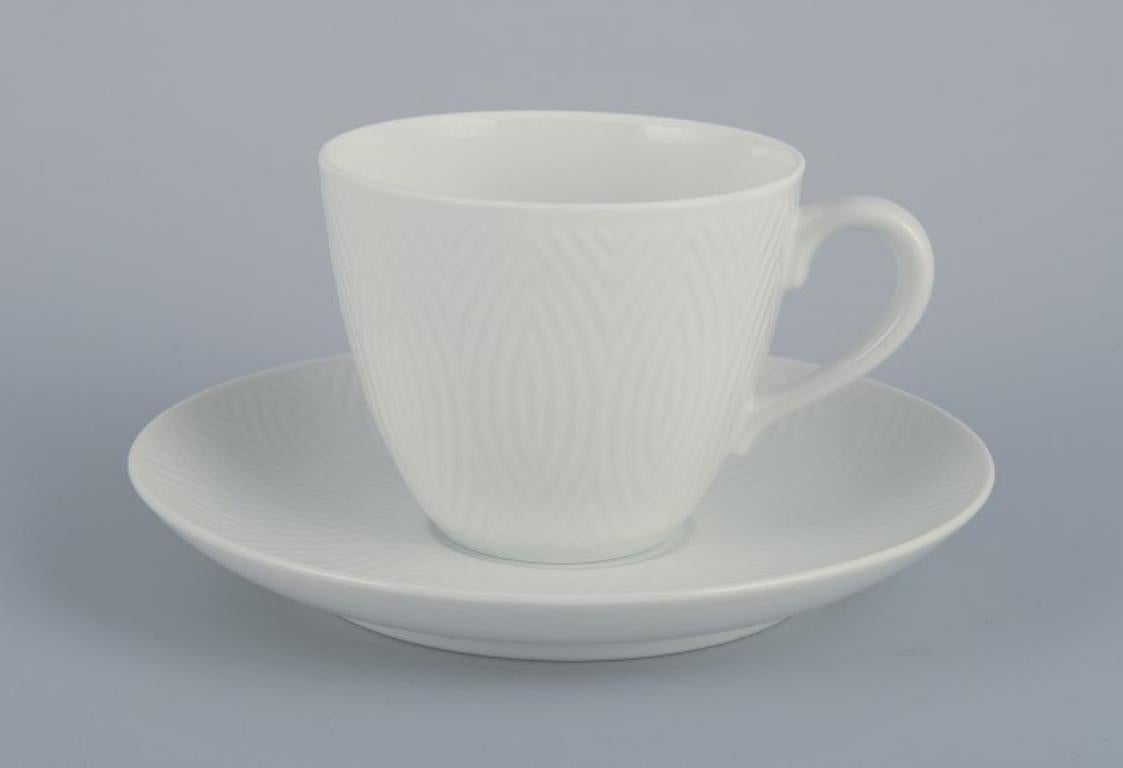 Axel Salto für Royal Copenhagen. Vier Paar Kaffeebecher aus weißem Porzellan.
Datierung: 1962
Entworfen von Axel Salto im Jahr 1956.
In perfektem Zustand.
Erste Fabrikqualität.
Tasse: 8,0 cm Durchmesser ohne Henkel x Höhe 6,5 cm.
Untertasse: