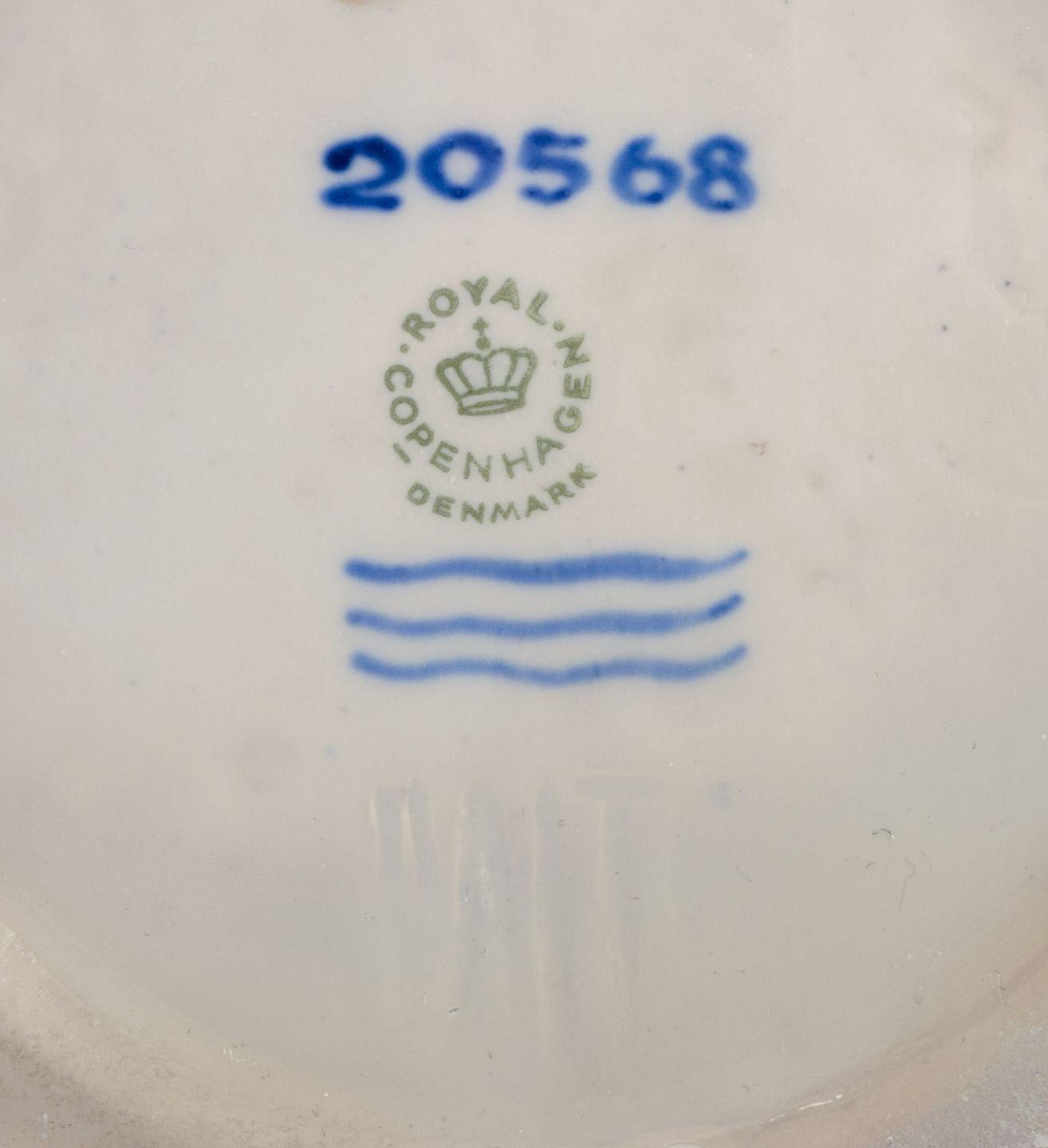Axel Salto for Royal Copenhagen. Impressive large ceramic bowl. Fluted design. For Sale 2