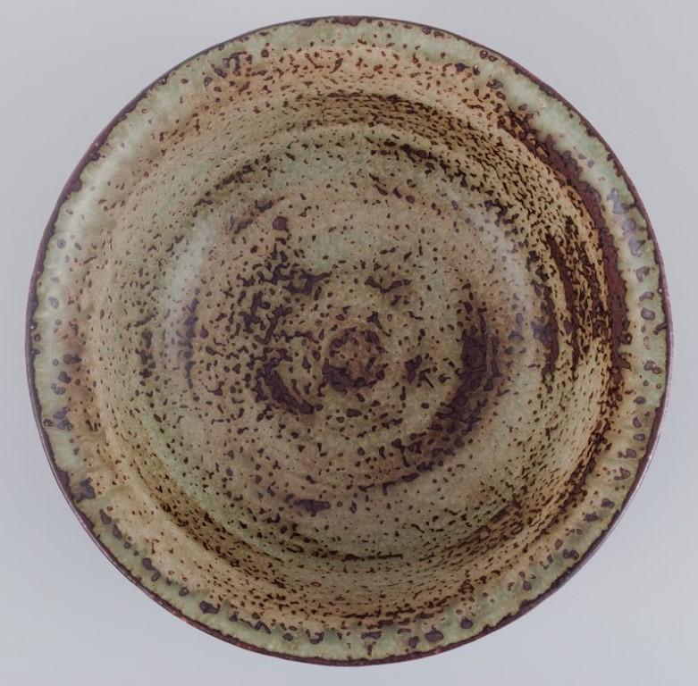 Danese Axel Salto per Royal Copenhagen. Ciotola grande in ceramica con disegni di foglie in vendita