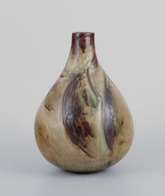 Axel Salto pour Royal Copenhagen. Vase en forme d'oignon en grès à glaçure Sung An.