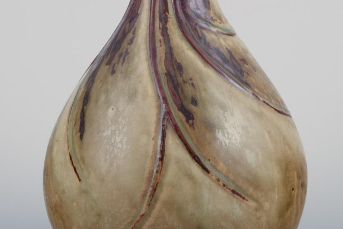 Smaltato Axel Salto per Royal Copenhagen. Vaso a forma di cipolla in gres con smalto Sung An. in vendita
