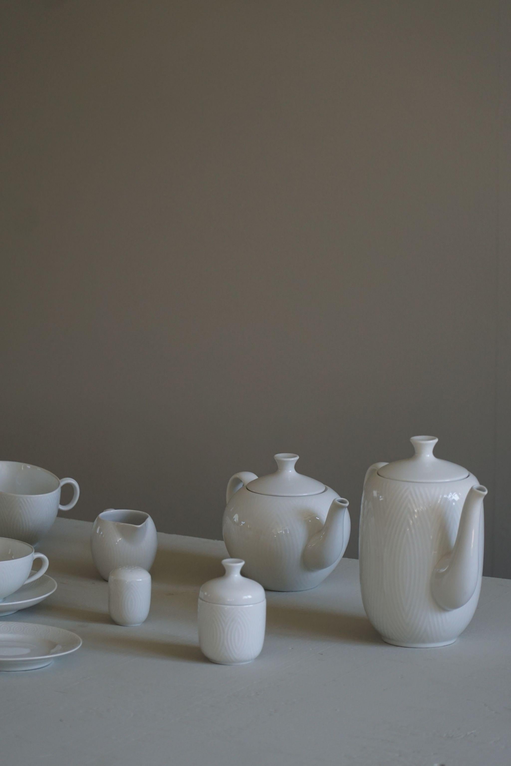 Axel Salto, Service Set in Porcelain from Royal Copenhagen, Midcentury, 1956 In Good Condition For Sale In Odense, DK