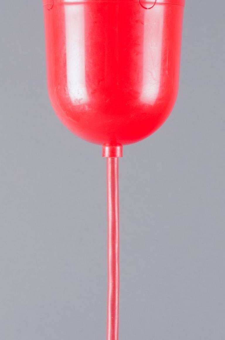 Axel Schmid per Ingo Maurer. Pendente da soffitto con montatura in metallo laccato rosso. in vendita 1