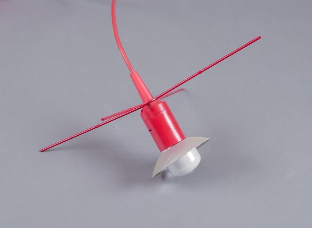 Axel Schmid per Ingo Maurer. Pendente da soffitto con montatura in metallo laccato rosso. in vendita 3