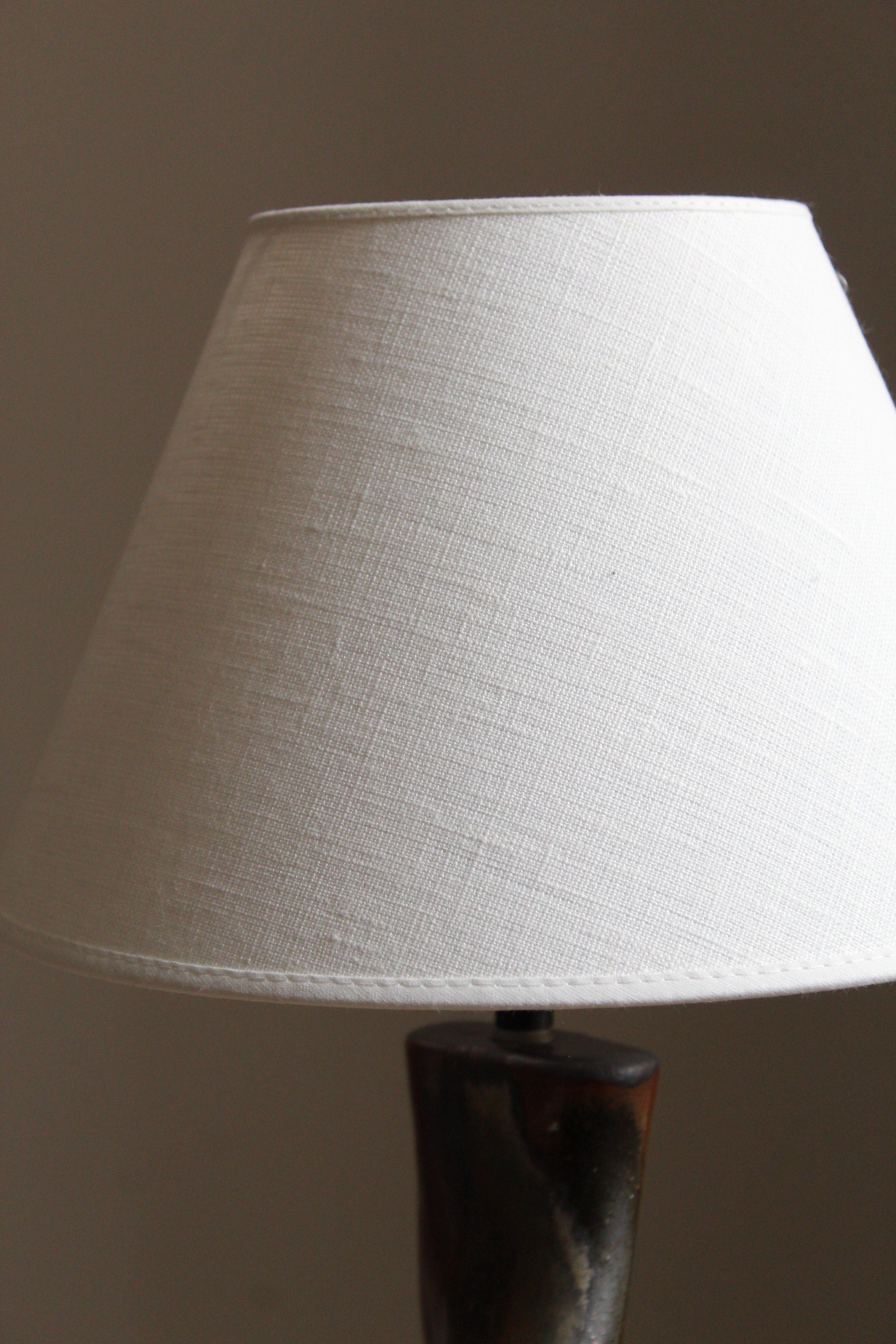 Axella, Organic Table Lamp, Glazed and Painted Stoneware, Linen, Denmark, 1960s In Good Condition In High Point, NC