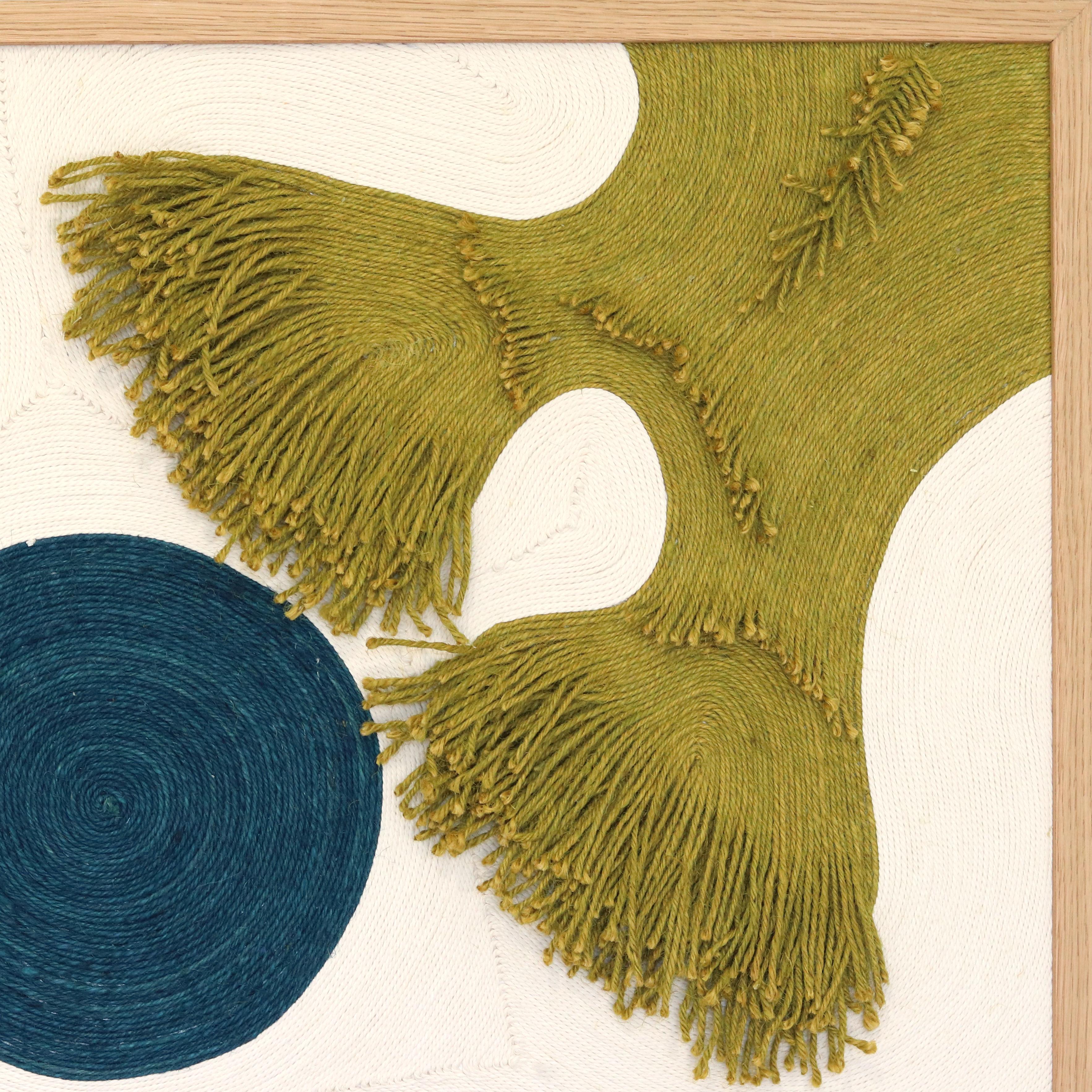 Axelle Gosse crea composizioni intricate e tattili utilizzando corda e tessuto, trasformando materiali di uso quotidiano in opere d'arte contemporanea di grande impatto. Ispirato dai suoi numerosi viaggi in America Latina, Africa e India, il suo