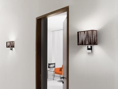 Kleine Axolight Clavius-Wandleuchte mit Arm in weißem Lampenschirm und Goldausführung