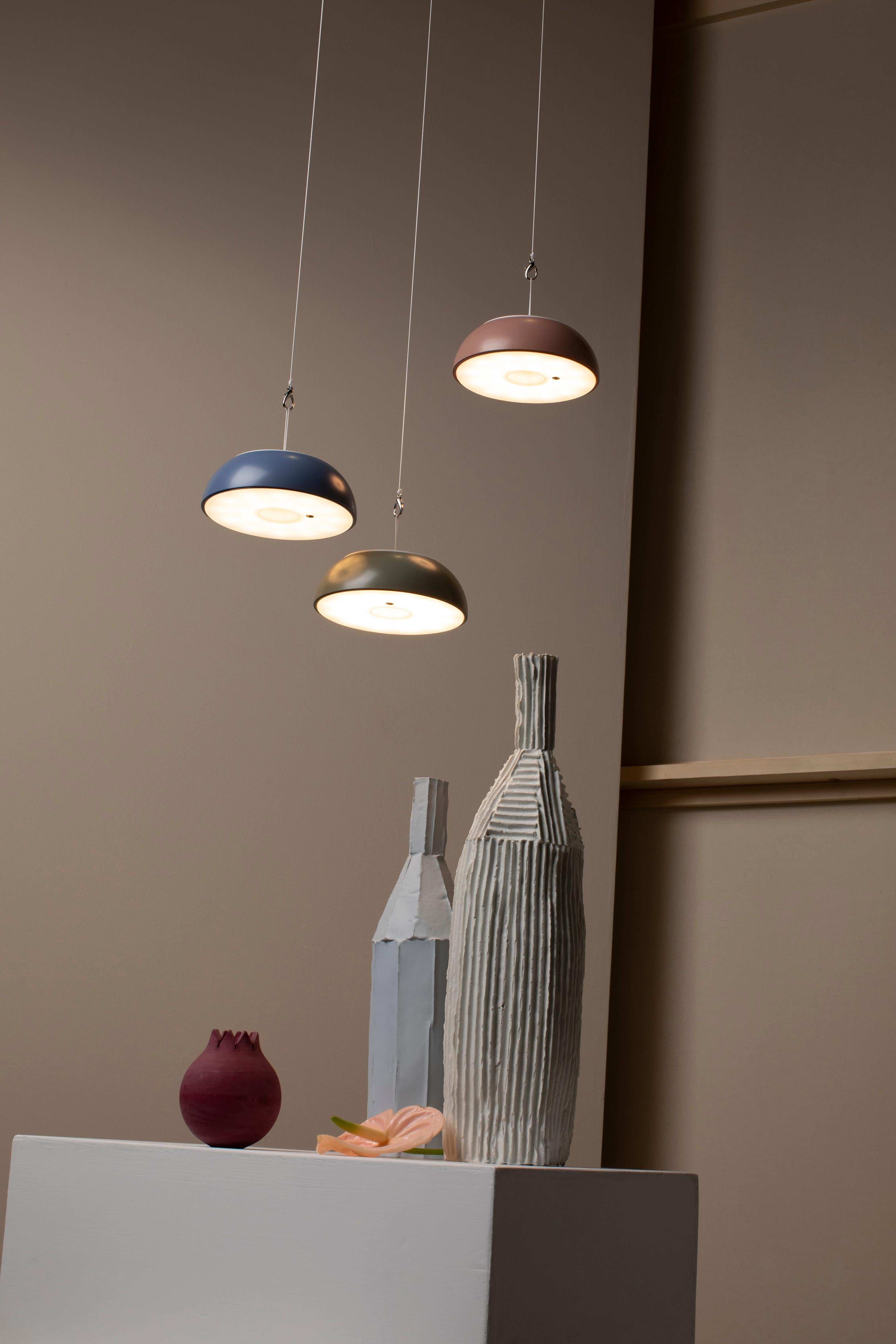 Axolight Float Suspension Lamp in Mauve Dust Aluminum by Mario Alessiani

From the ingenuity of Axolight and the creativity of the designer Mario Alessiani, Float was born, a multifunctional and portable lamp, usable both outdoors and indoors,