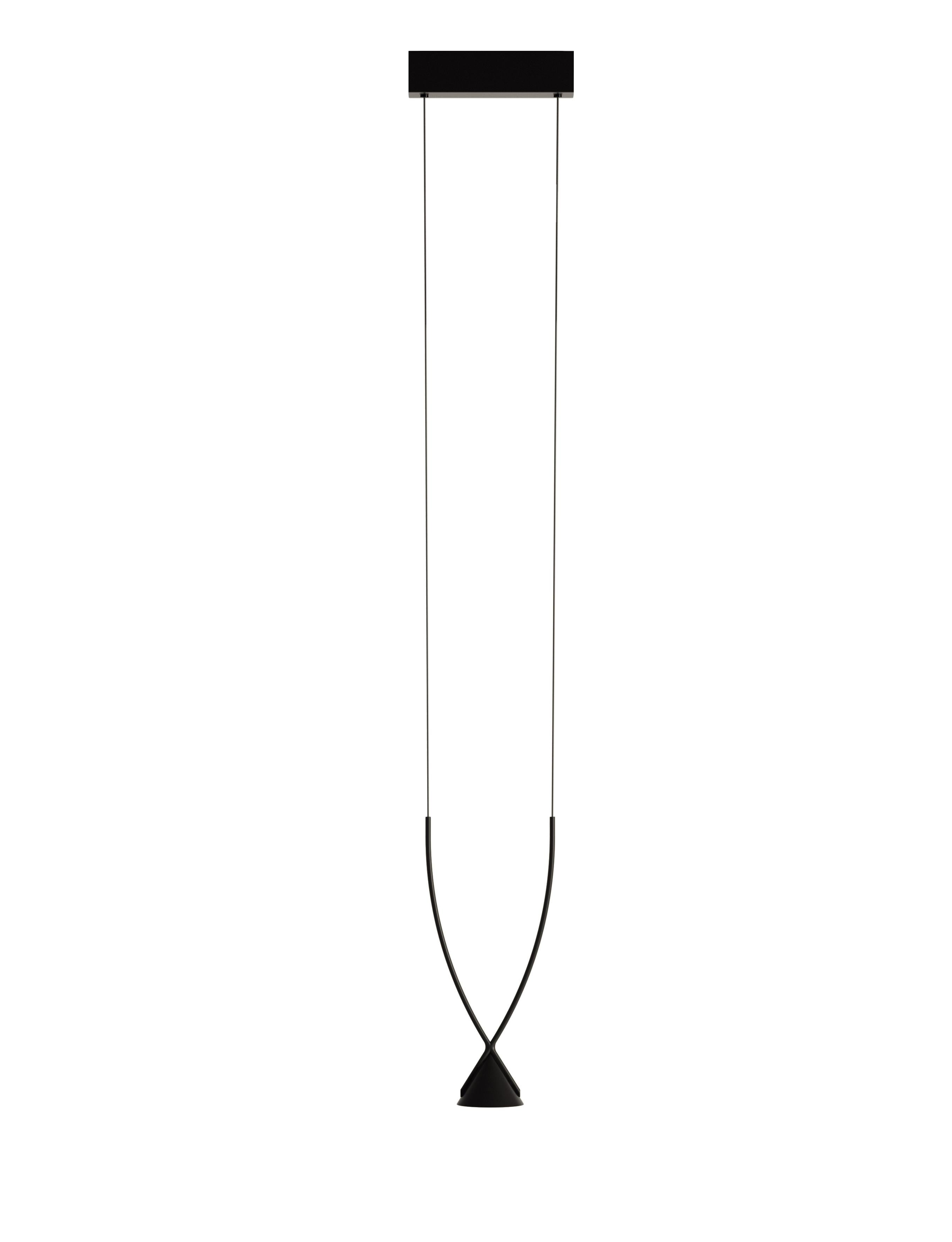 Axolight Jewel Medium 3 Pendant Lamp in Black with Black Finish by Yonoh

Synthesizing is the gift of knowing how to transmit complex things in a simple way. Jewel mono summarizes: minimalism in design and high lighting performance, aesthetic