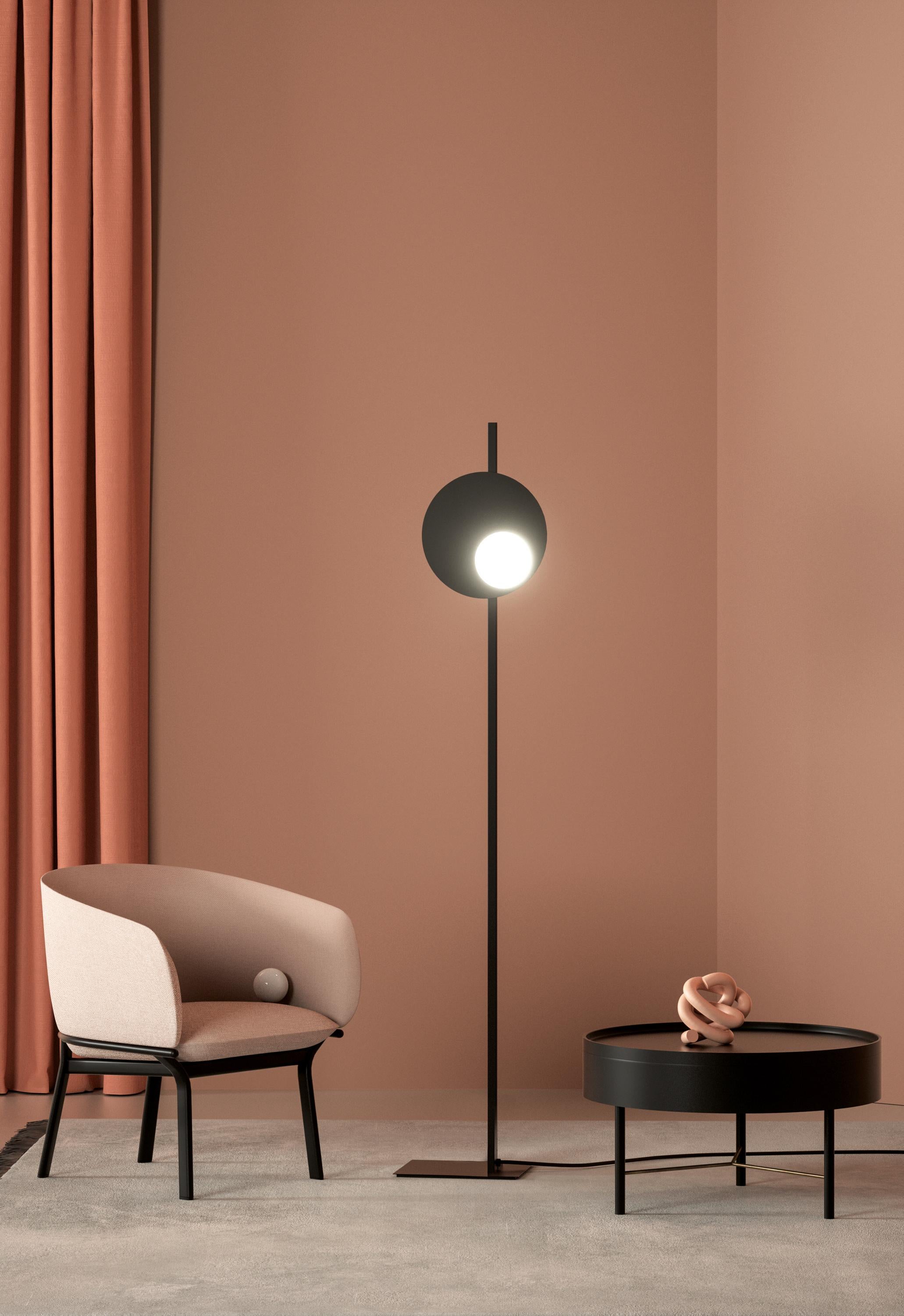 Axolight Kwic 36 Medium Floor Lamp in Intense Black by Serge & Robert Cornelissen

Kwic is a lively expression of graphic geometry, dynamism and refinement. Its asymmetrical lines are like elusive droplets that play with highly intense, luminous
