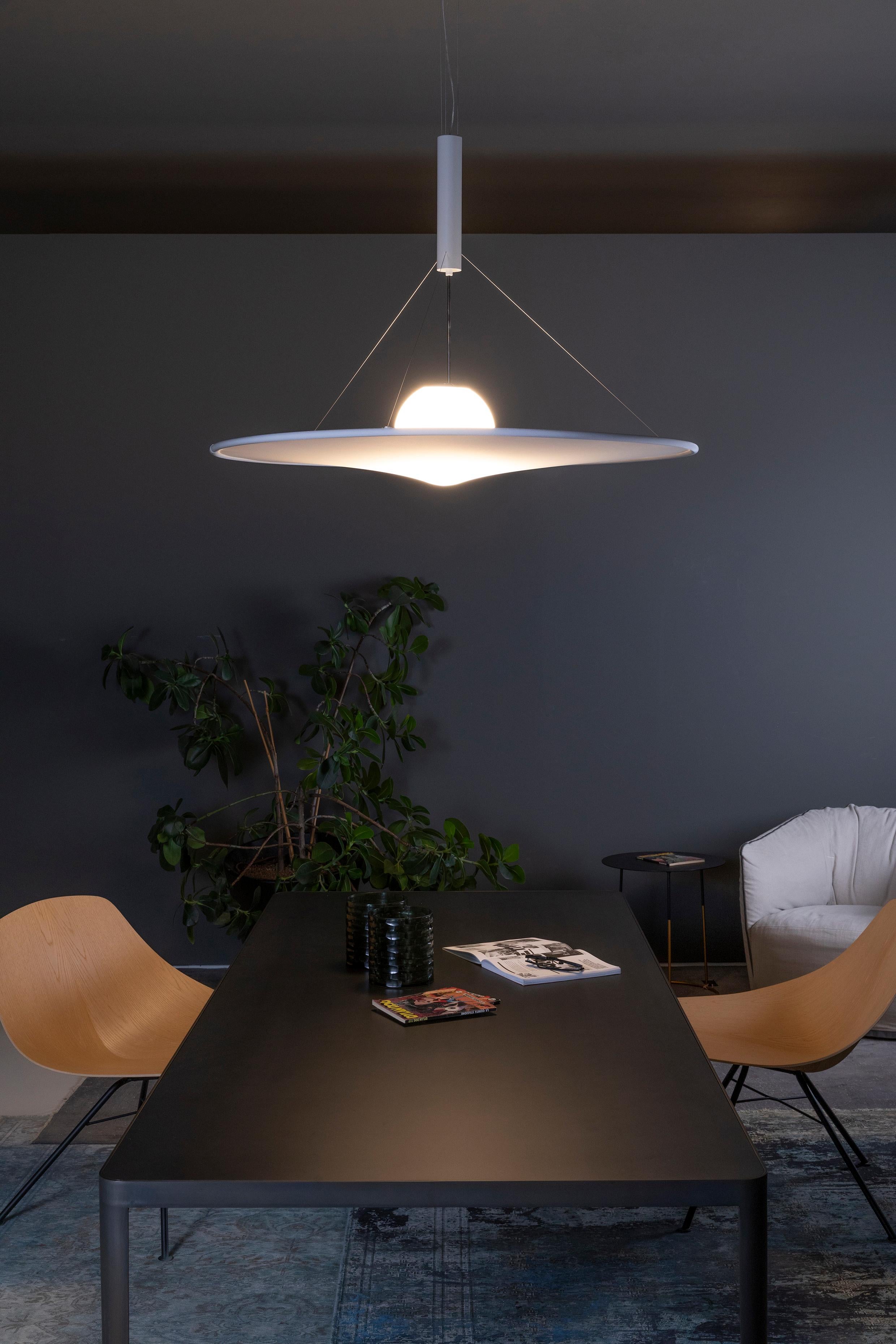 Alluminio Axolight Manto, lampada a sospensione extra large in tessuto bianco e finitura grigia in vendita