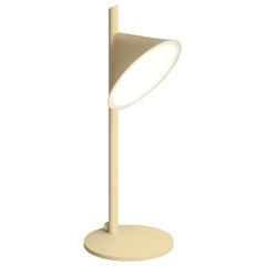 Lampada da tavolo Axolight Orchid con corpo in alluminio color sabbia di Rainer Mutsch