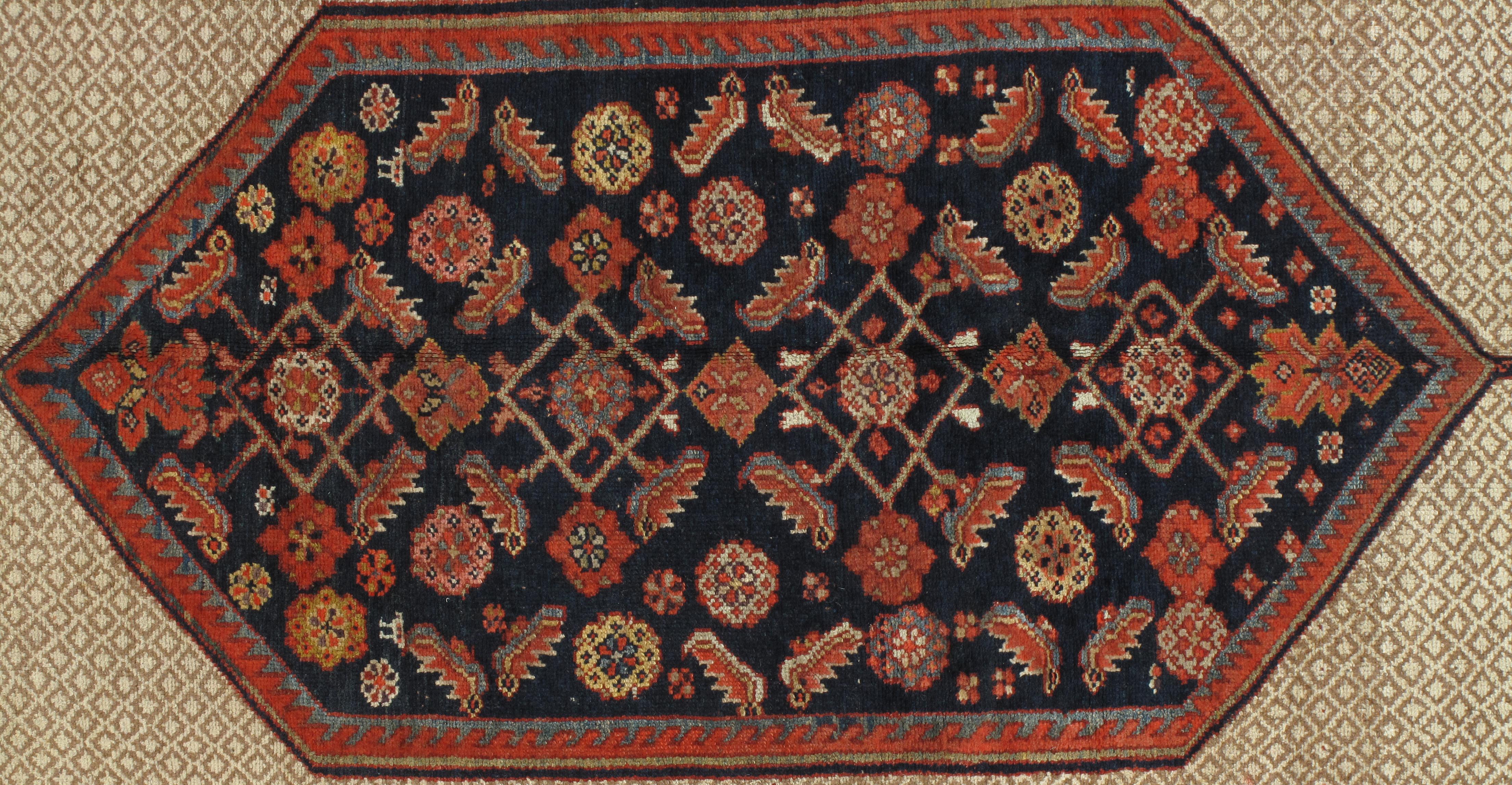 Antiker persischer Serab-Teppich, handgefertigter Orientteppich aus Wolle, Rot, Elfenbein, Kamel, Blau (Handgeknüpft) im Angebot