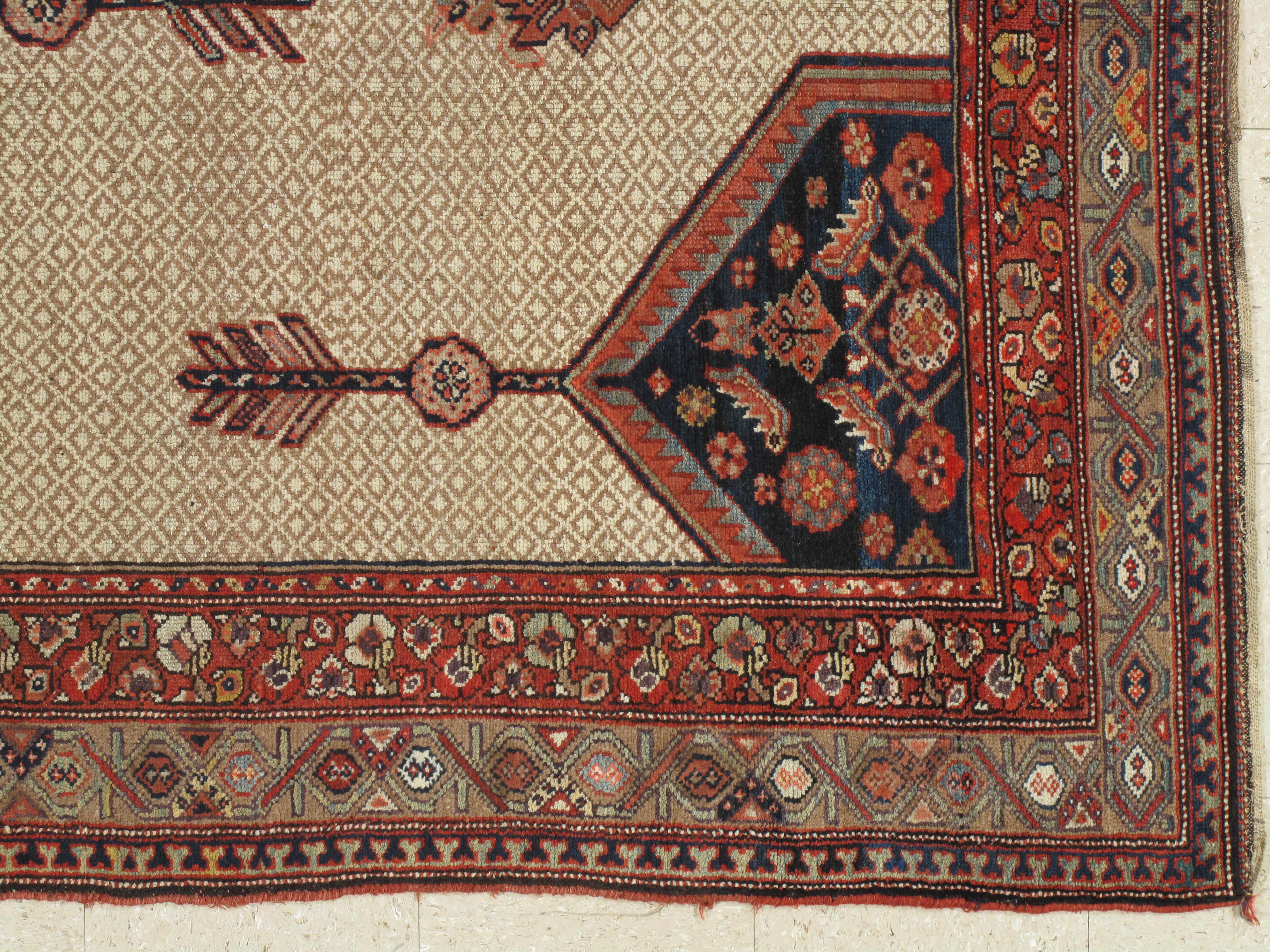 Antiker persischer Serab-Teppich, handgefertigter Orientteppich aus Wolle, Rot, Elfenbein, Kamel, Blau im Zustand „Hervorragend“ im Angebot in Port Washington, NY