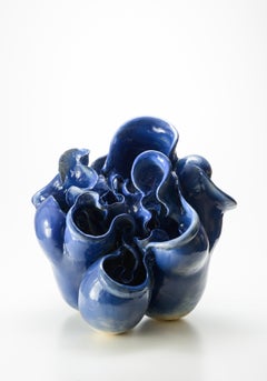 « Coquillage d'eau », sculpture en céramique abstraite avec composition dynamique, porcelaine