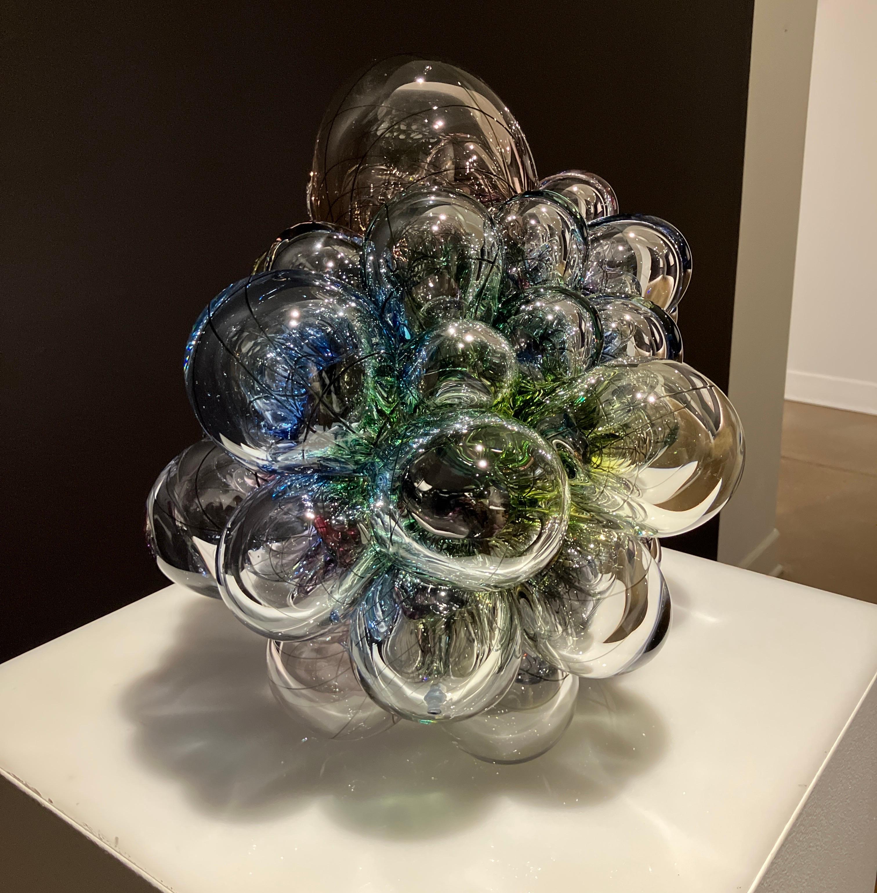 Scultura in vetro contemporanea, forma astratta, effetto ottico, canework, Aya OKI

Nata a Osaka, in Giappone, Aya Oki è un'artista del vetro che ora lavora a San Bernardino, in California. L'artista è conosciuta soprattutto per i suoi 