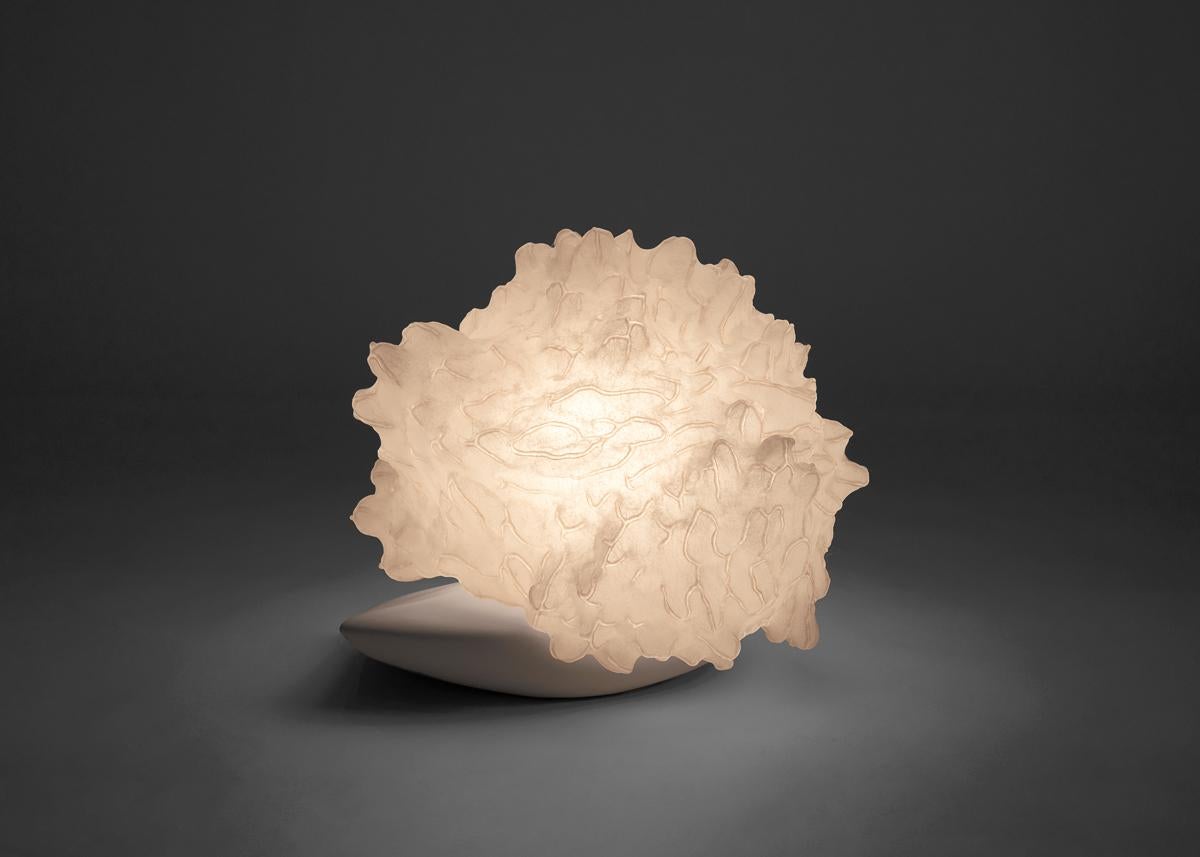 Israeliano Ayala Serfaty, Once VIII, lampada da tavolo scultorea, Israel, 2023 in vendita