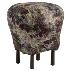 AYALA, Tabouret Shastool Series : Shah Green Plum, Tabouret fait à la main, Israël, 2022