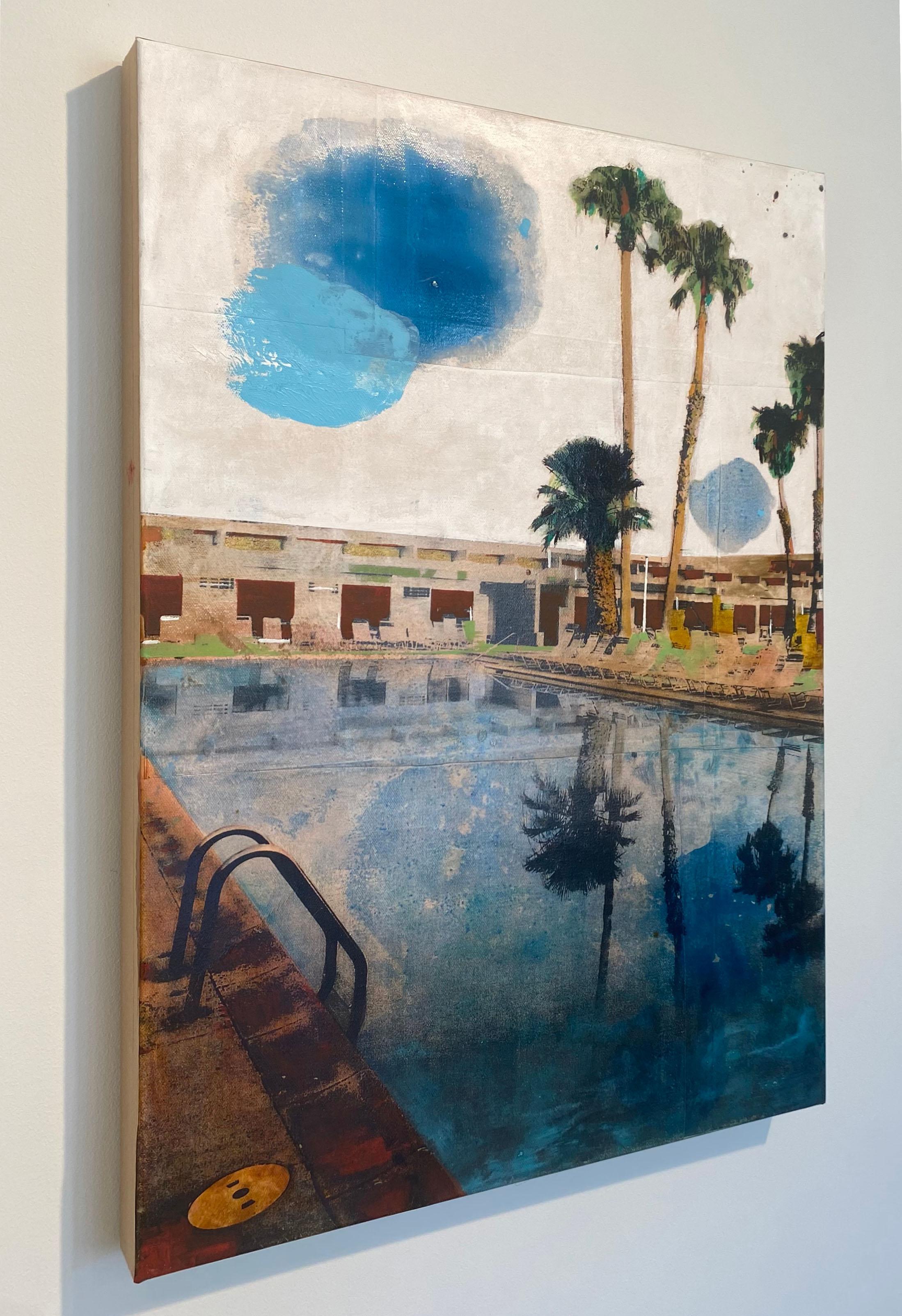 Miroir de palmier -  un reflet californien d'arbres de palmier dans une piscine - Contemporain Painting par Ayline Olukman