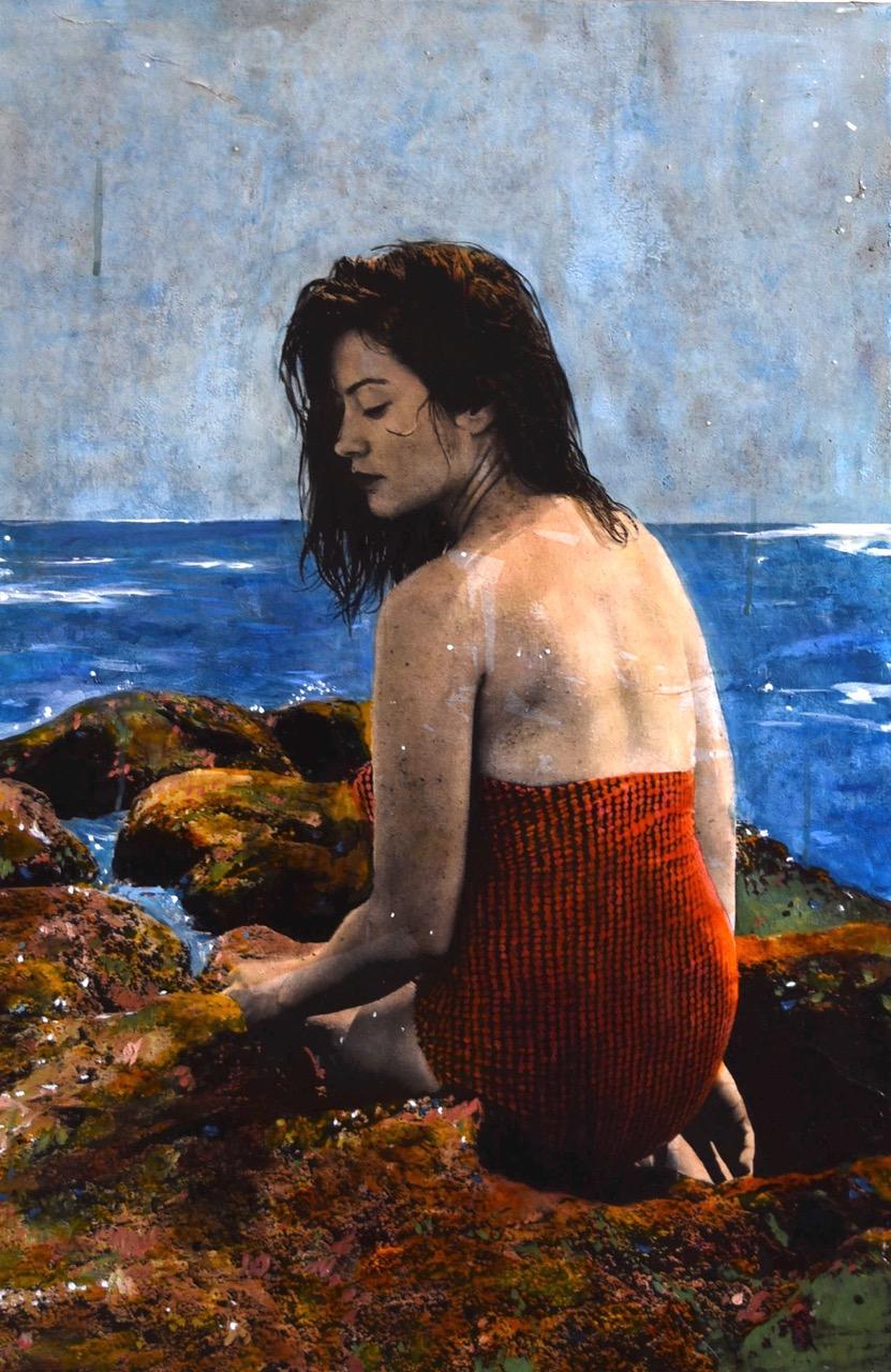 Sirene -originale moderne weibliche figurative-landschaftliche Malerei-zeitgenössische Kunst (Grau), Figurative Painting, von Ayline Olukman