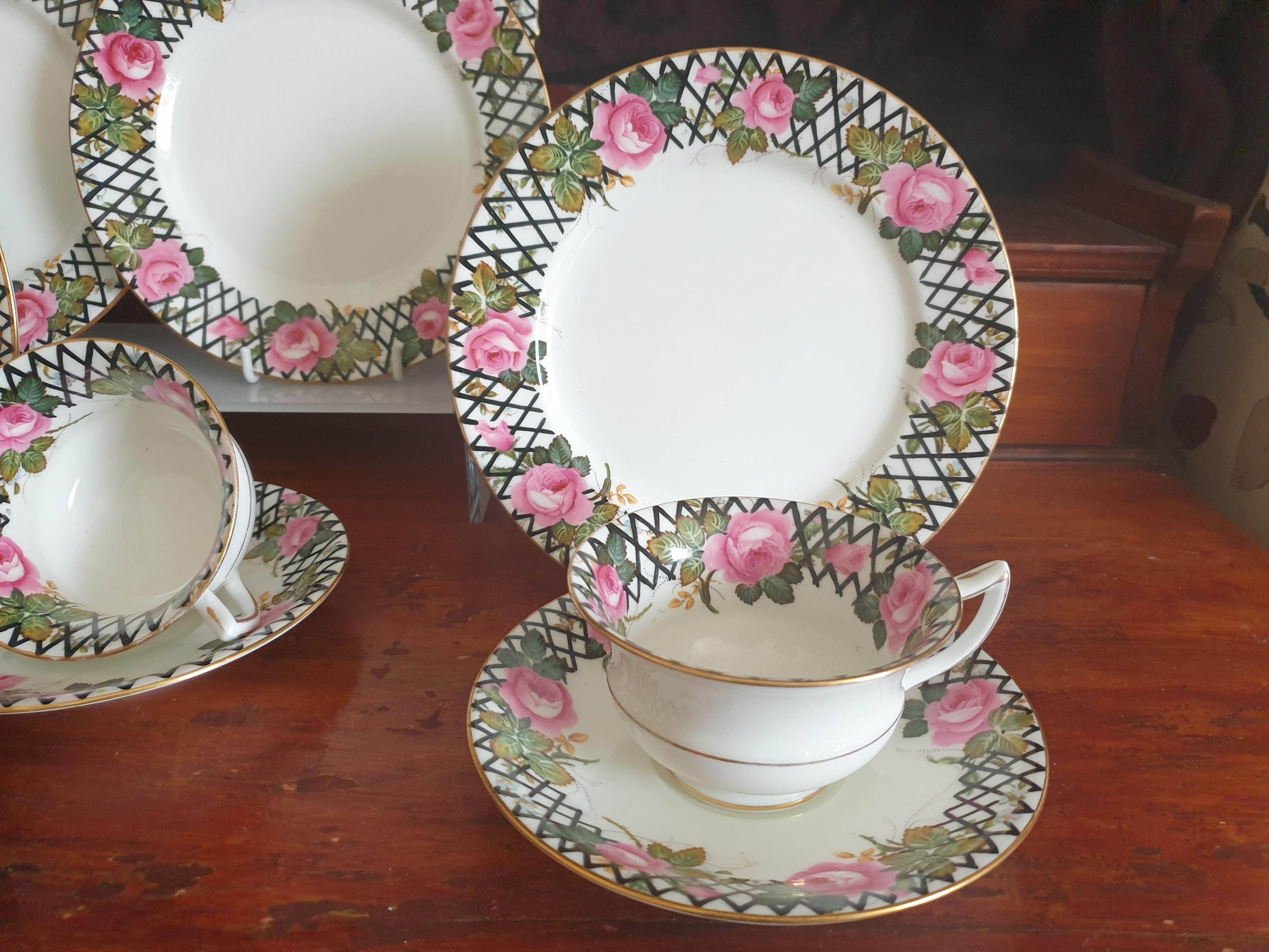 Aynsley Art Deco Roses Tea Service In Excellent Condition For Sale In London, GB