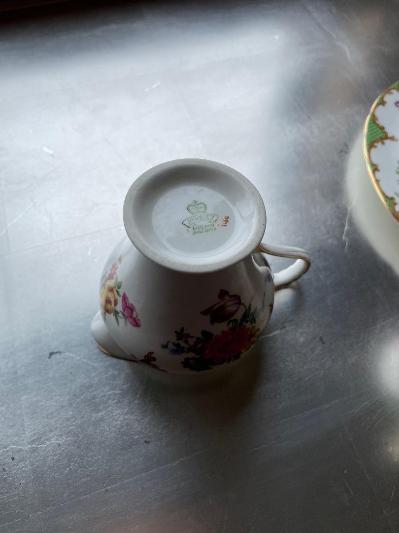 Porcelain Aynsley Bone China Decorative Tea Set For Sale