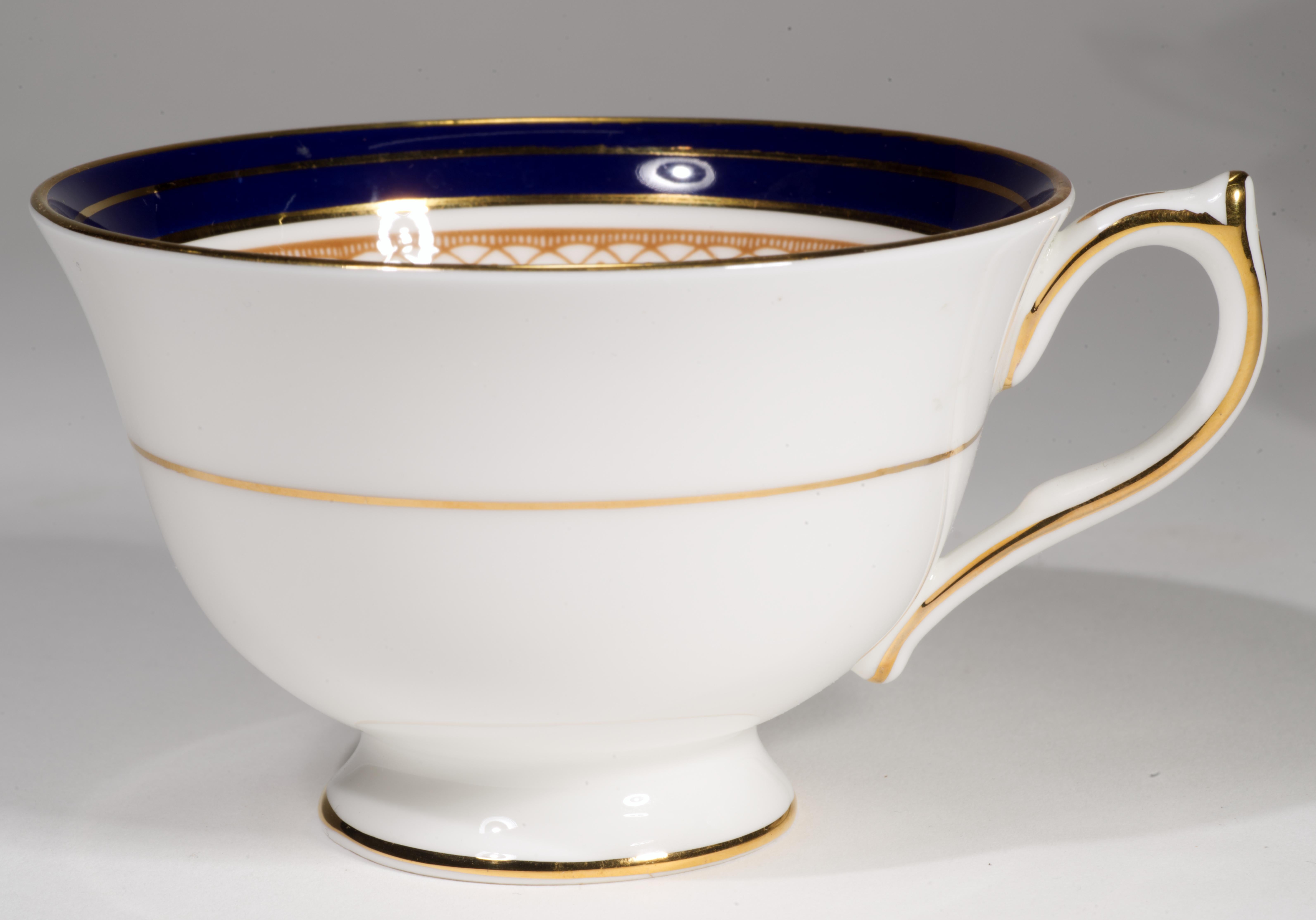 Aynsley England Leighton Cobalt Set di 4 tazze, piattini e piatti in porcellana in vendita 4