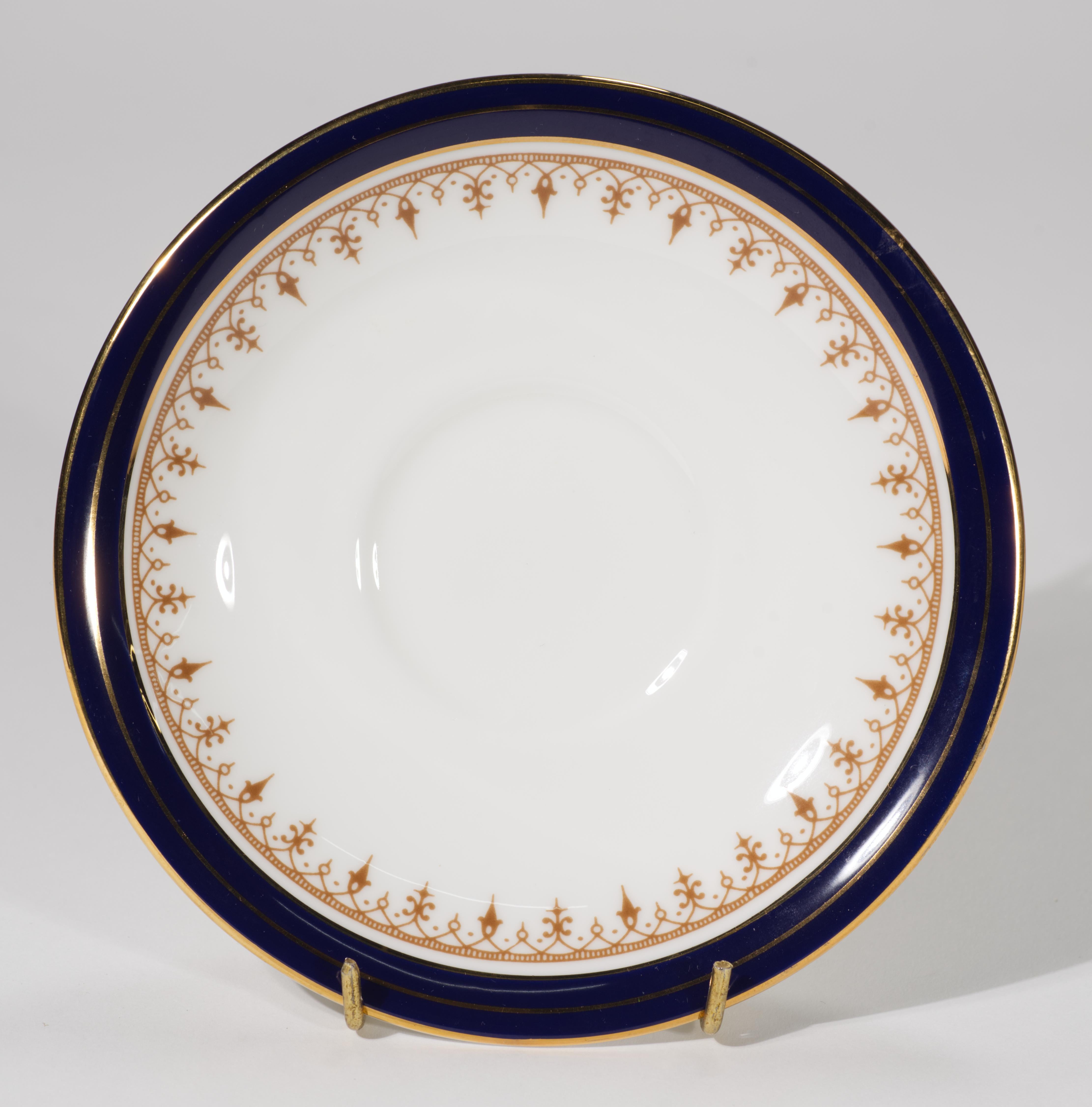 XX secolo Aynsley England Leighton Cobalt Set di 4 tazze, piattini e piatti in porcellana in vendita
