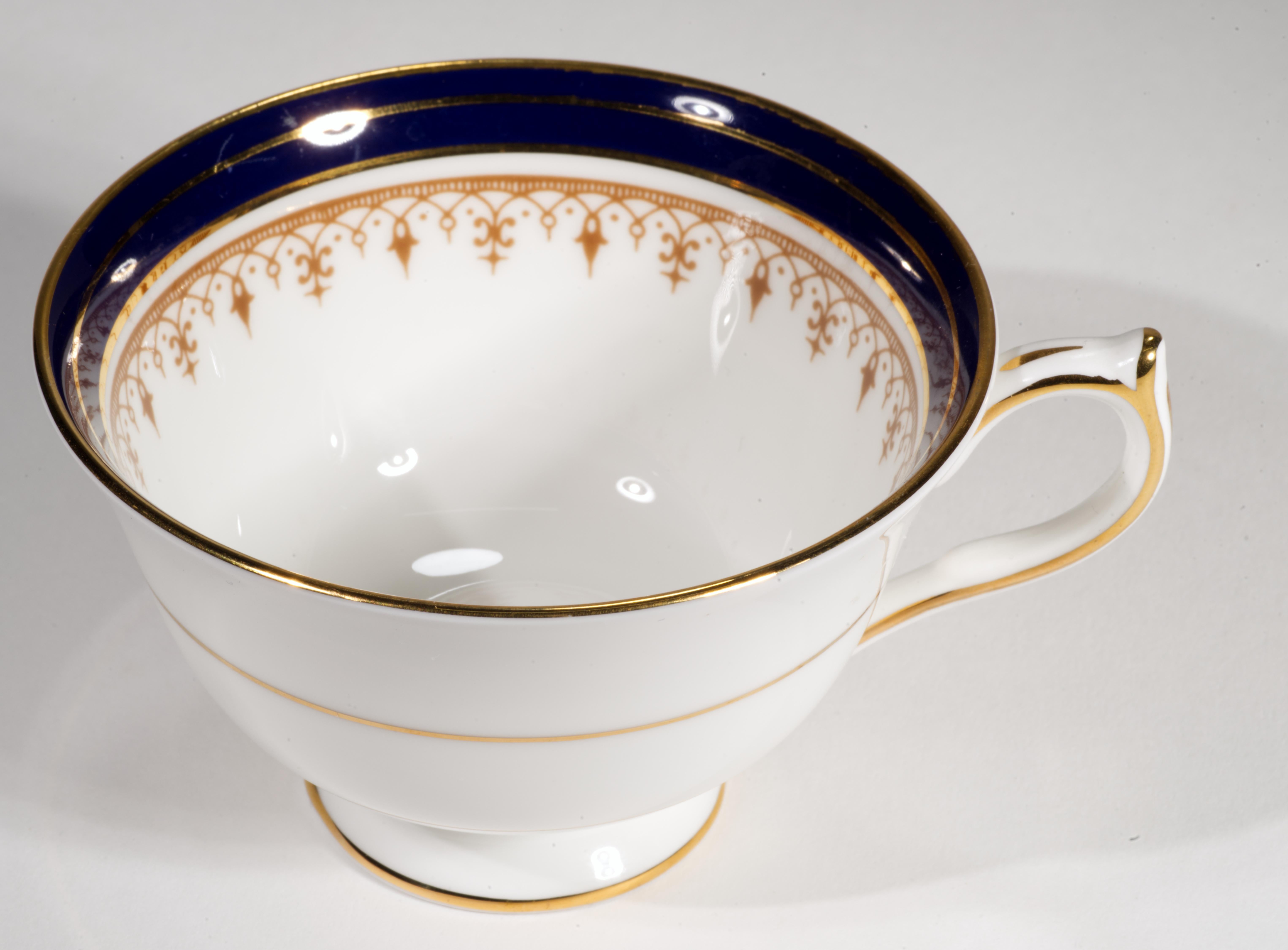 Aynsley England Leighton Cobalt Set di 4 tazze, piattini e piatti in porcellana in vendita 1