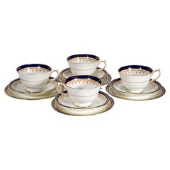 Aynsley England Leighton Kobaltfarbenes Set aus 4 Porzellanbechern, Untertassen und Tellern