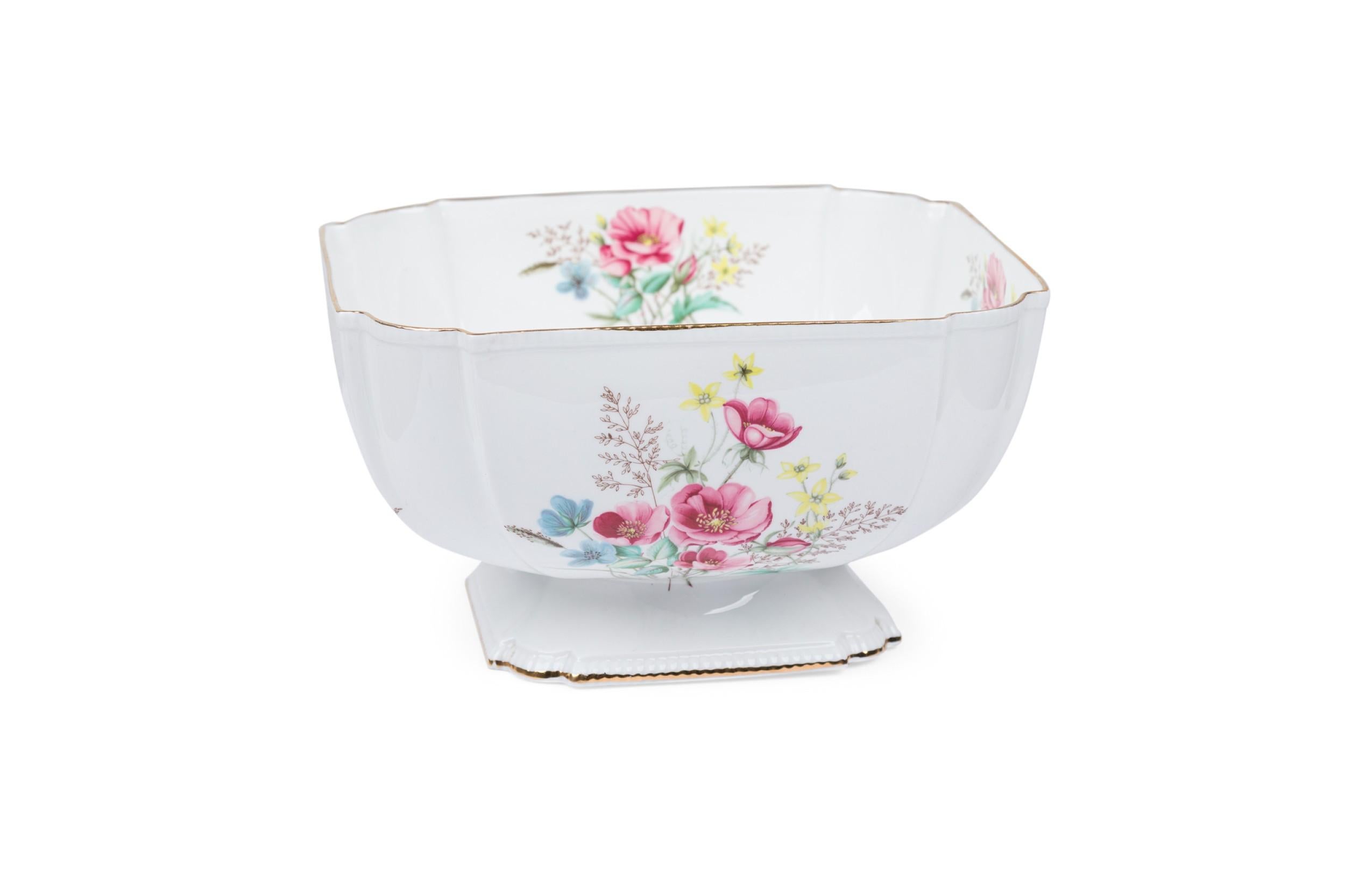 Mid-Century Modern Aynsley Mid-Century English Bone China Centerpiece Bowl with Floral Decoration (bol de centre de table en porcelaine osseuse du milieu du siècle avec décoration florale) en vente