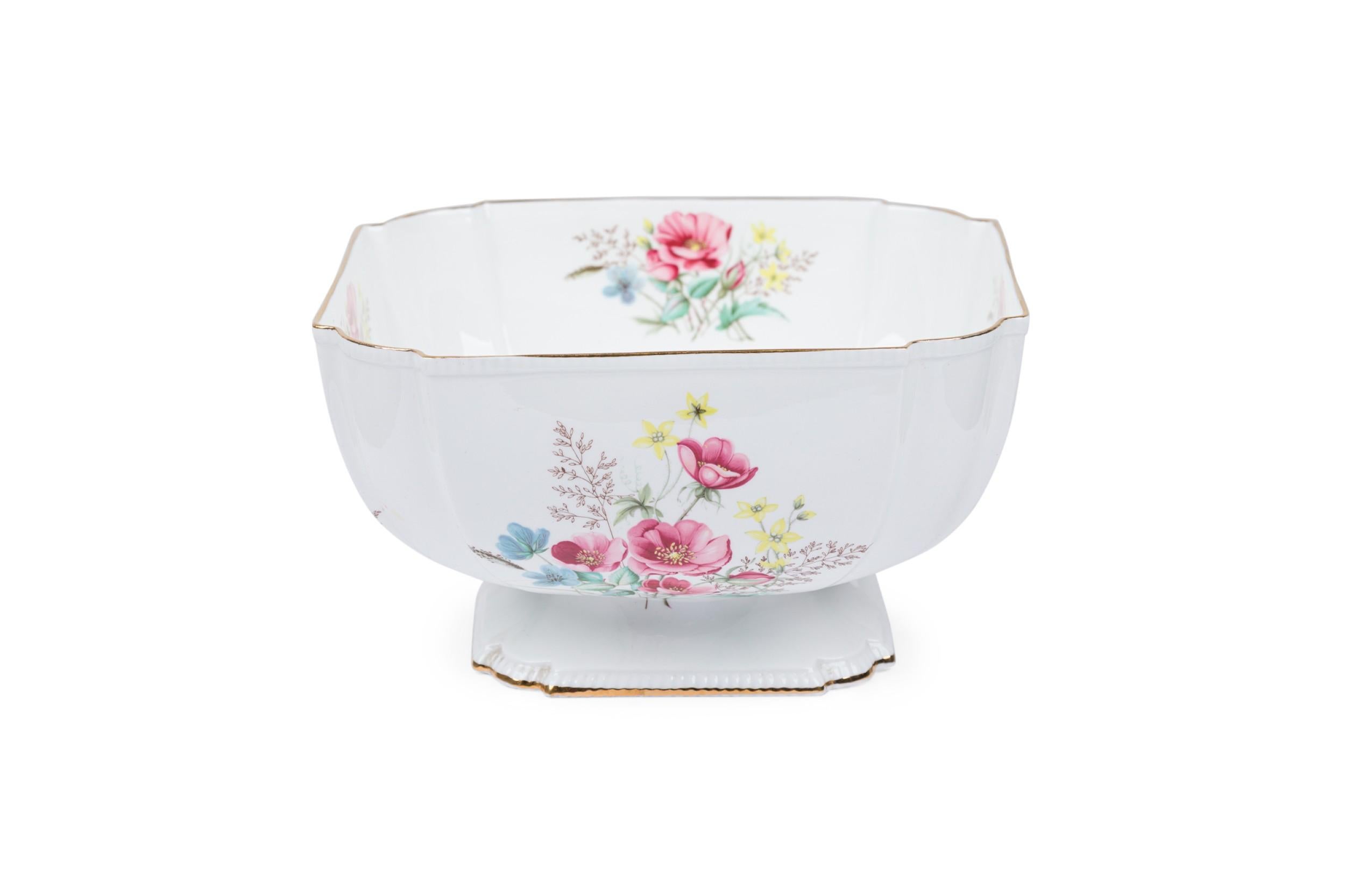Aynsley Mid-Century English Bone China Centerpiece Bowl with Floral Decoration (bol de centre de table en porcelaine osseuse du milieu du siècle avec décoration florale) en vente 1