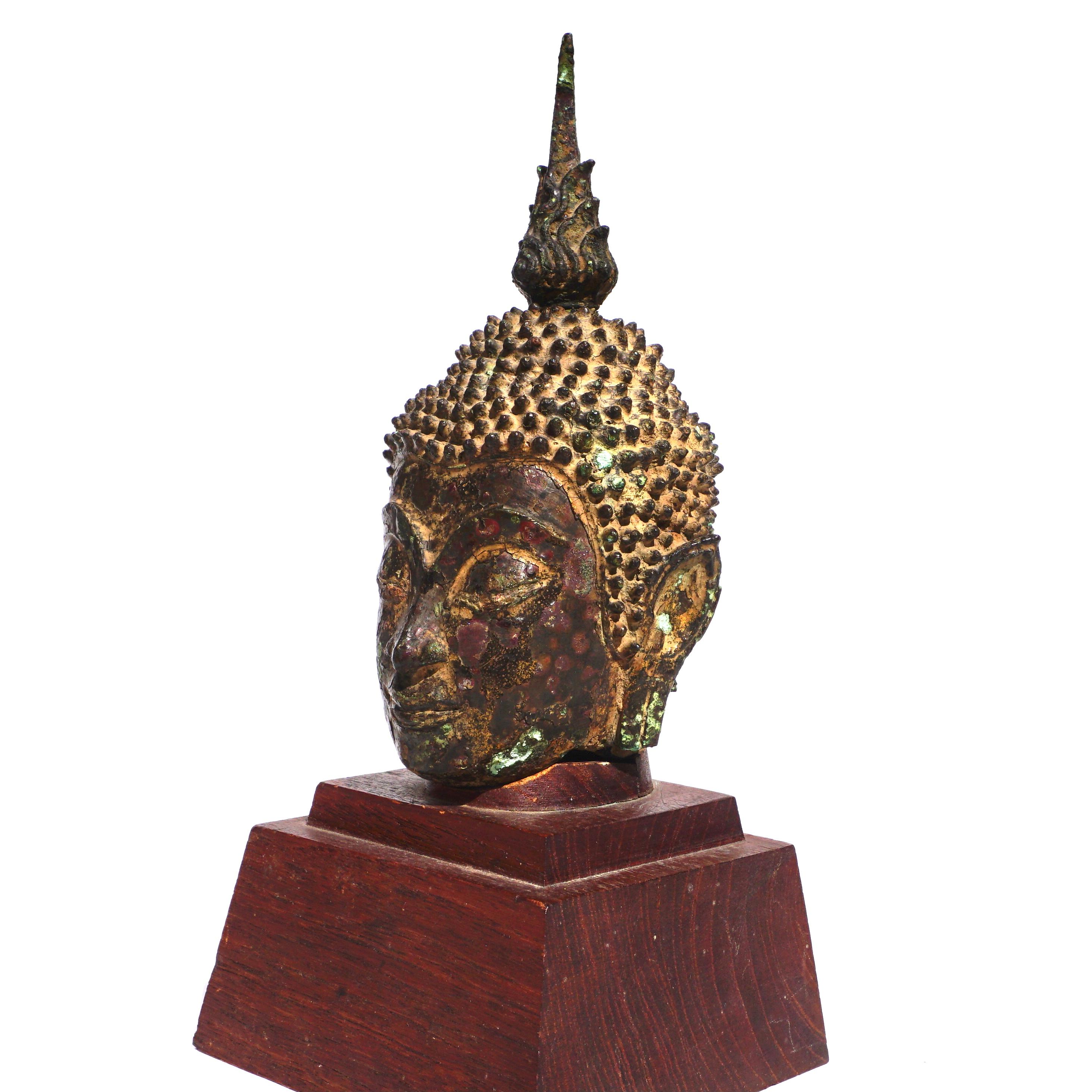 Ayutthaya Buddha-Kopf aus lackierter und vergoldeter Bronze, 15. Jahrhundert (Ming-Dynastie) im Angebot