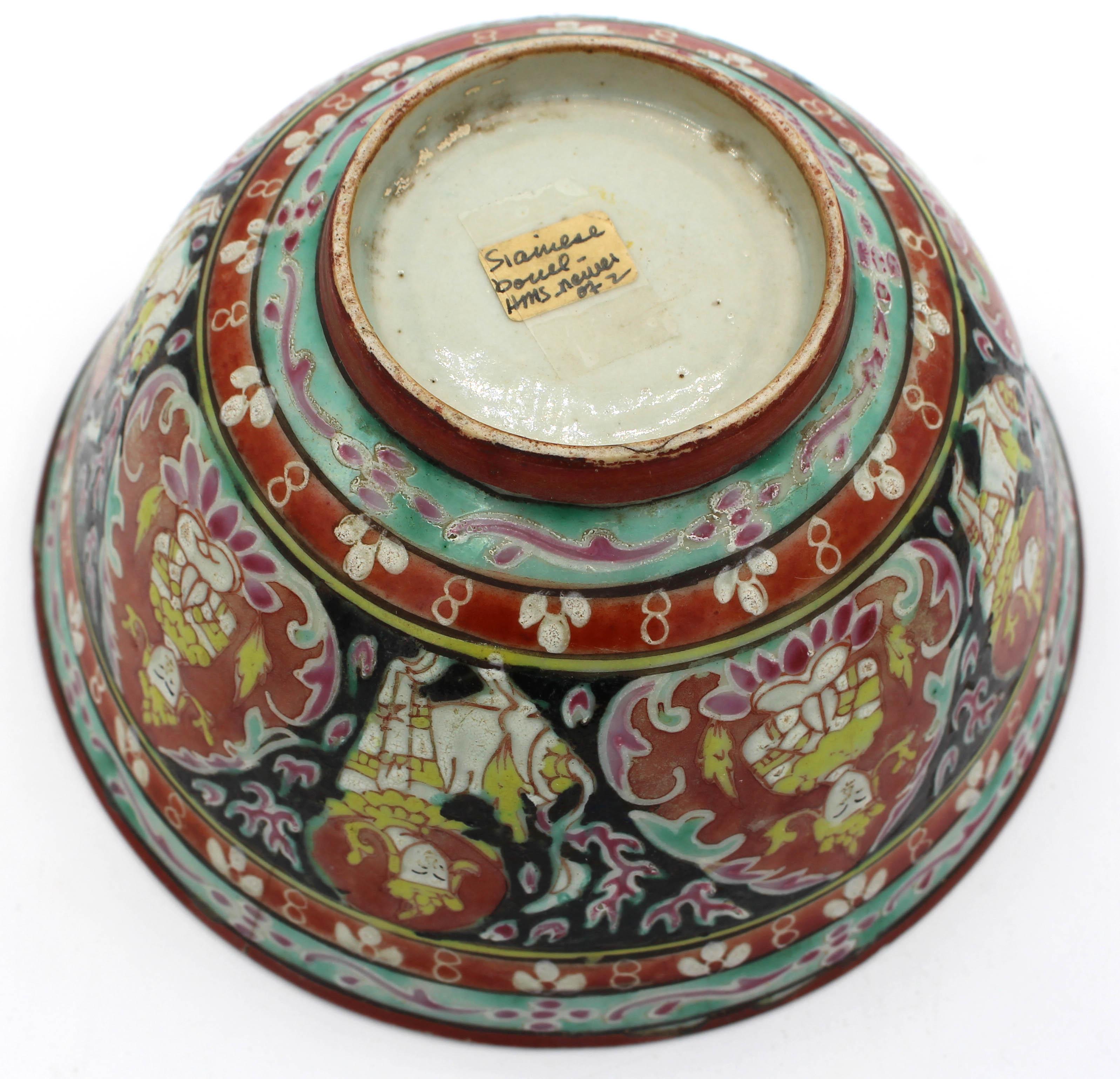 Ayutthaya Period (1350-1767) Siamese Benjarong Bowl In Good Condition In Chapel Hill, NC